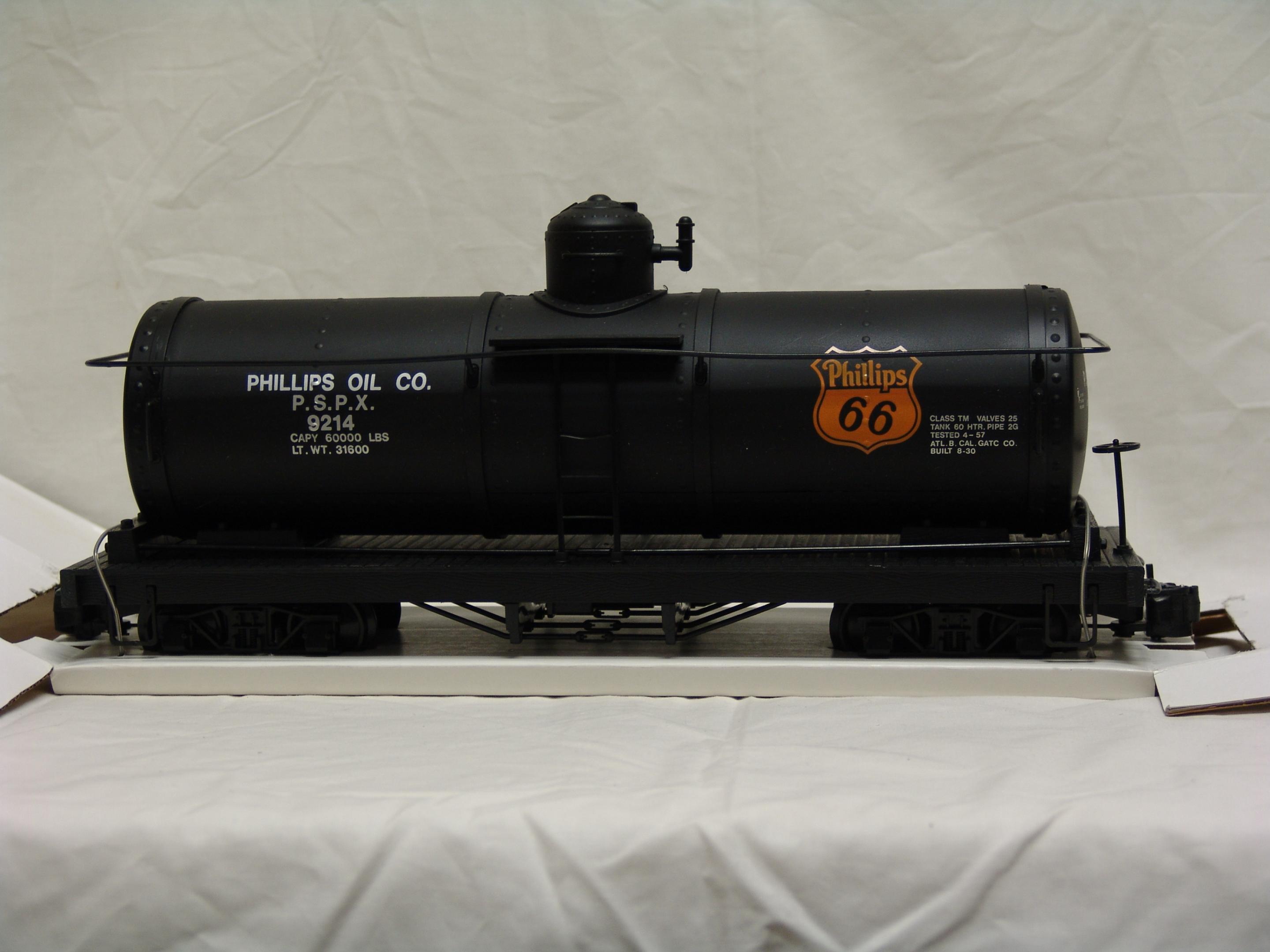 Phillips Oil Co. tank car #9214 (used)