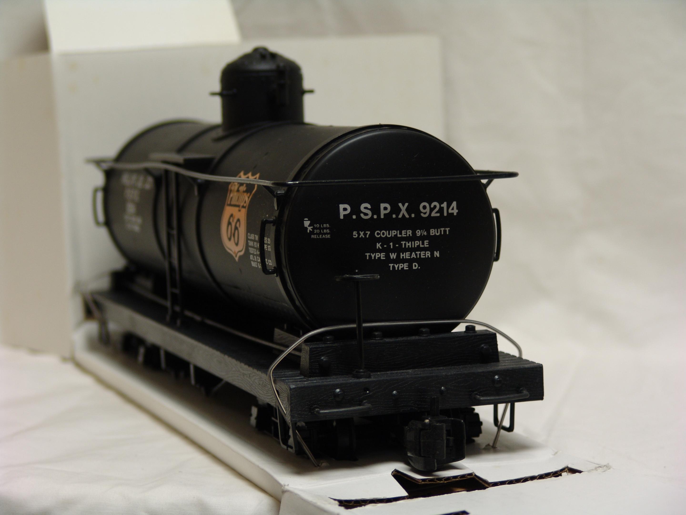 Phillips Oil Co. tank car #9214 (used)