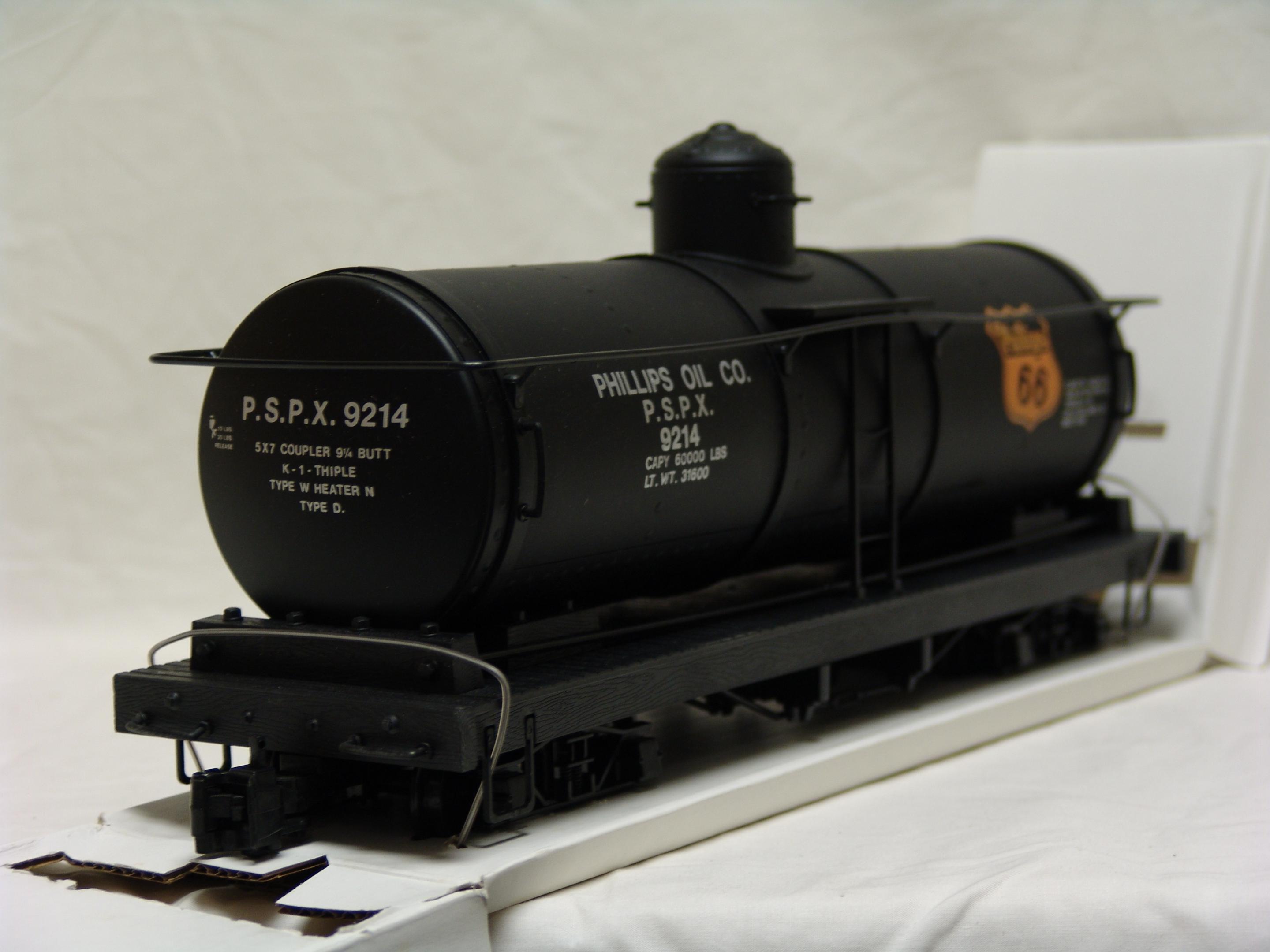 Phillips Oil Co. tank car #9214 (used)