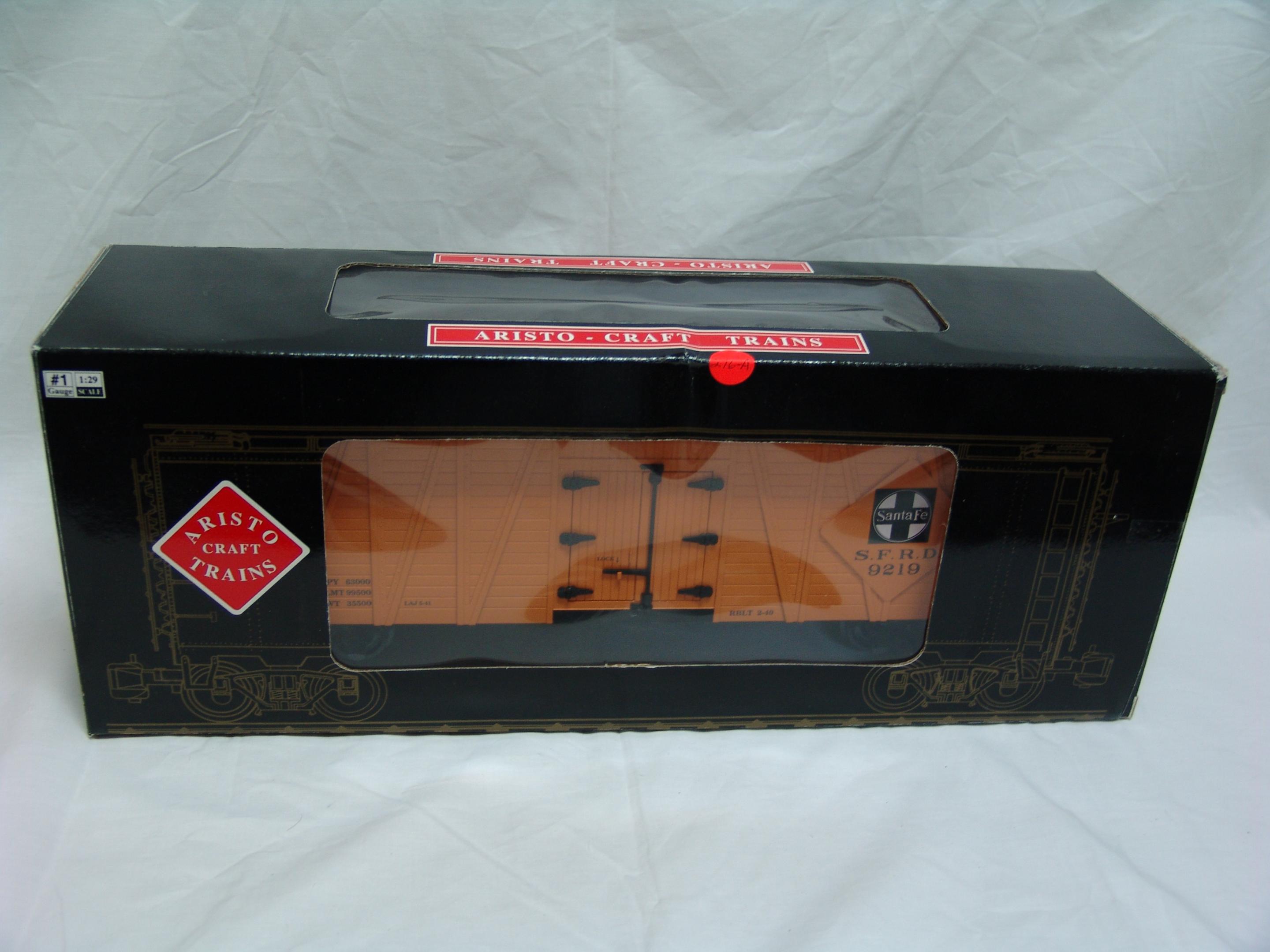 Santa Fe steel reefer car #9219 (used)