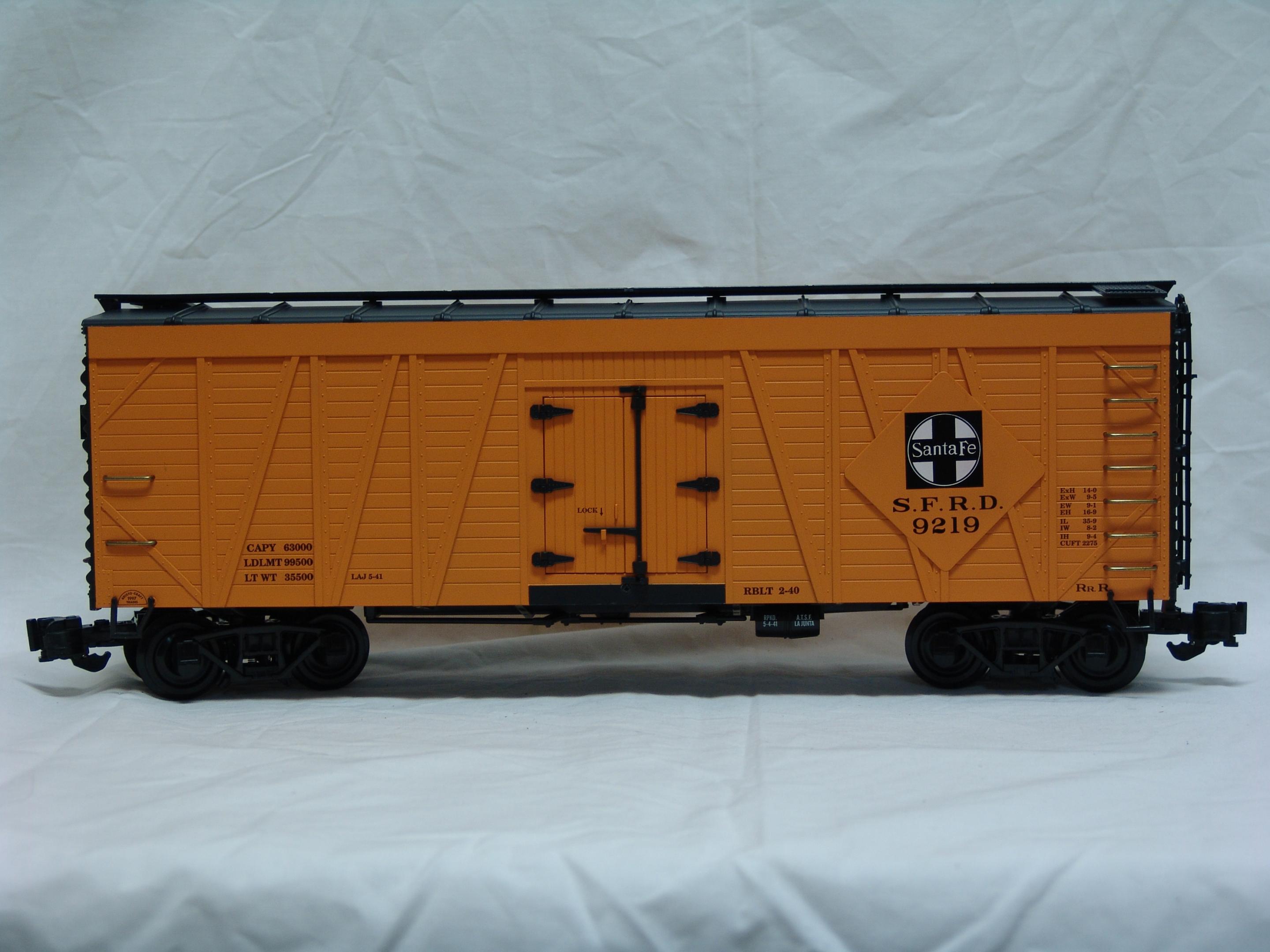 Santa Fe steel reefer car #9219 (used)