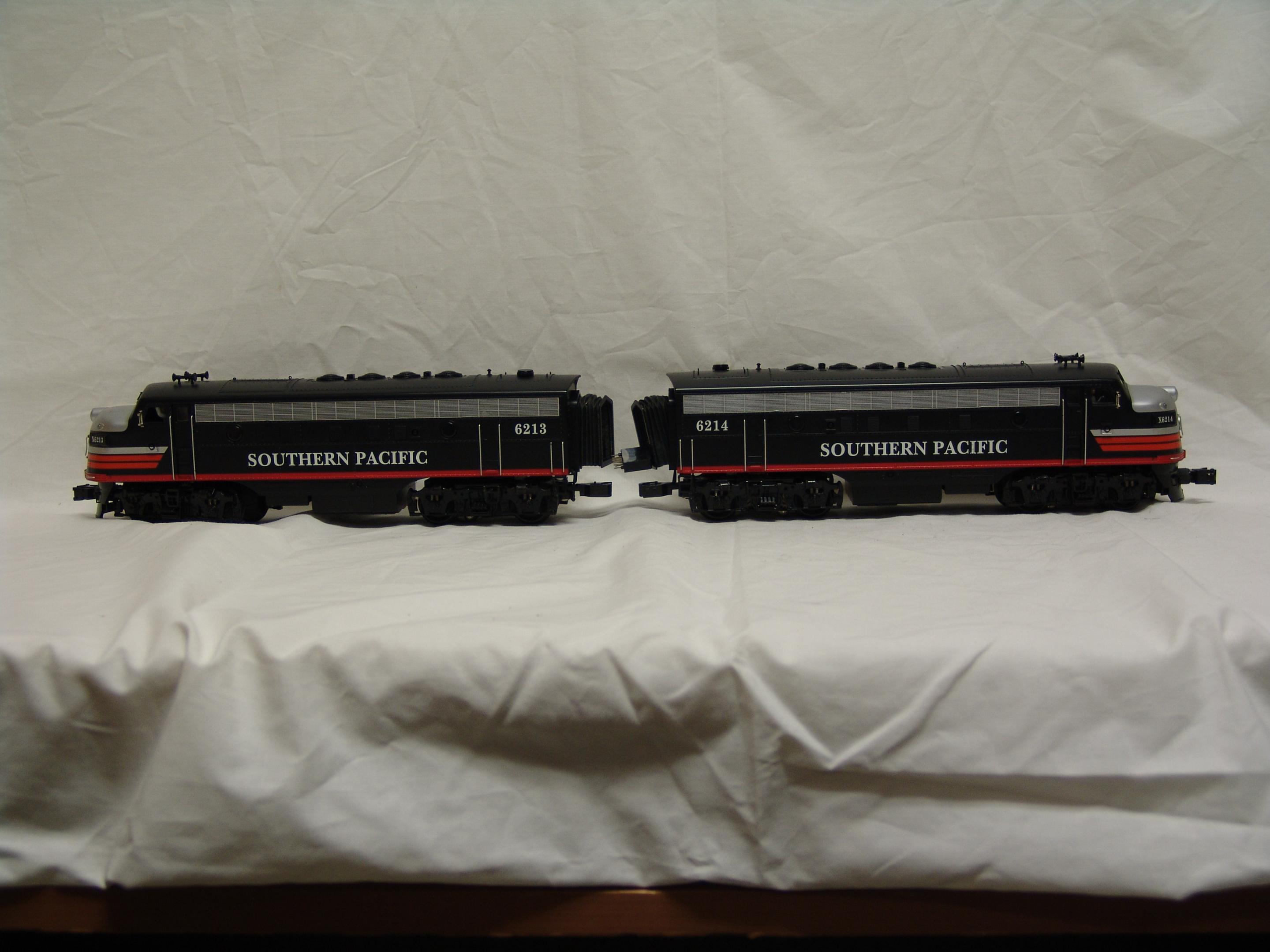 Southern Pacific black widow F-7AA with TMCC & Railsounds (used)