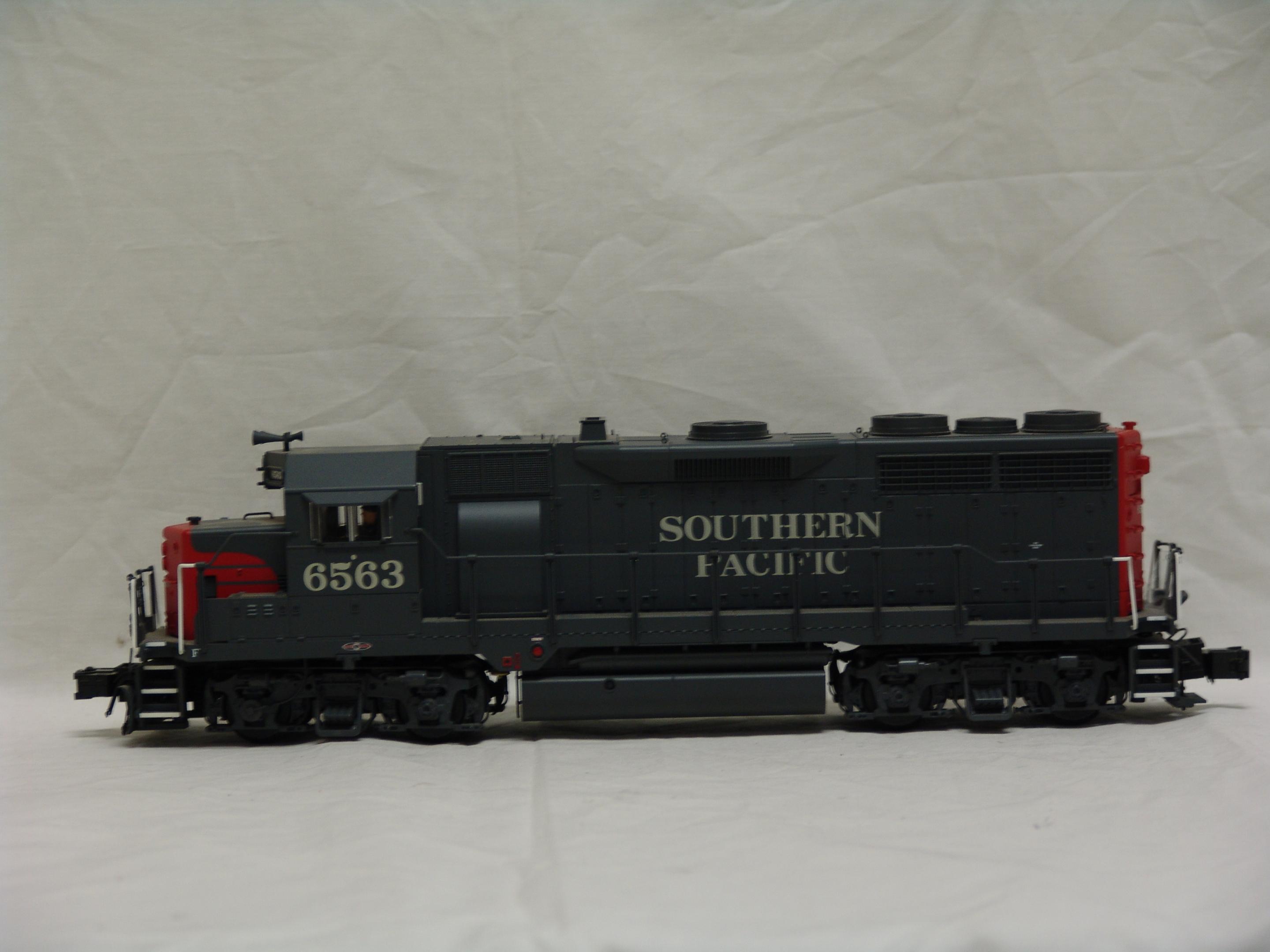 Southern Pacific GP-35 #6563 unpowered (used)