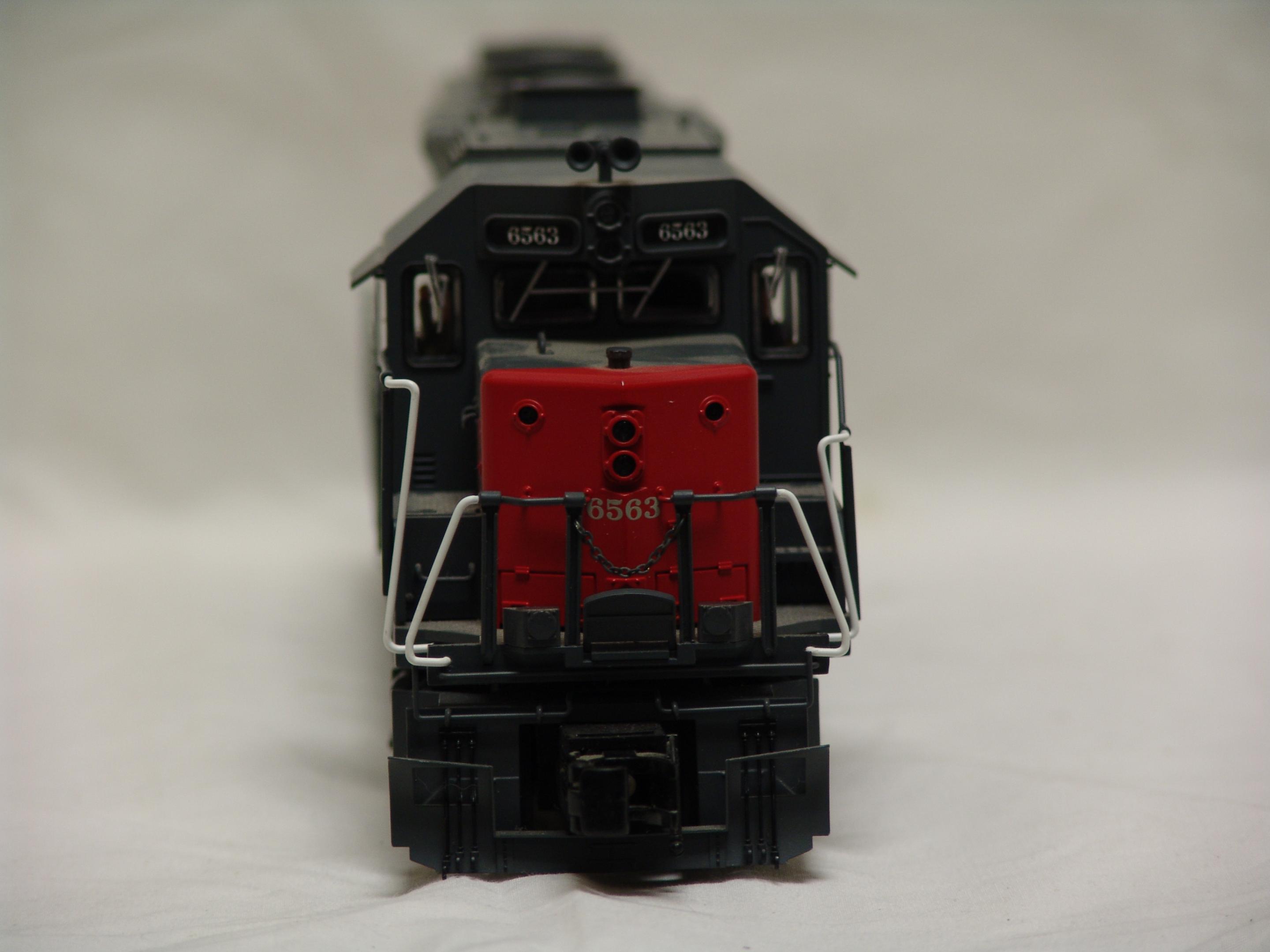 Southern Pacific GP-35 #6563 unpowered (used)
