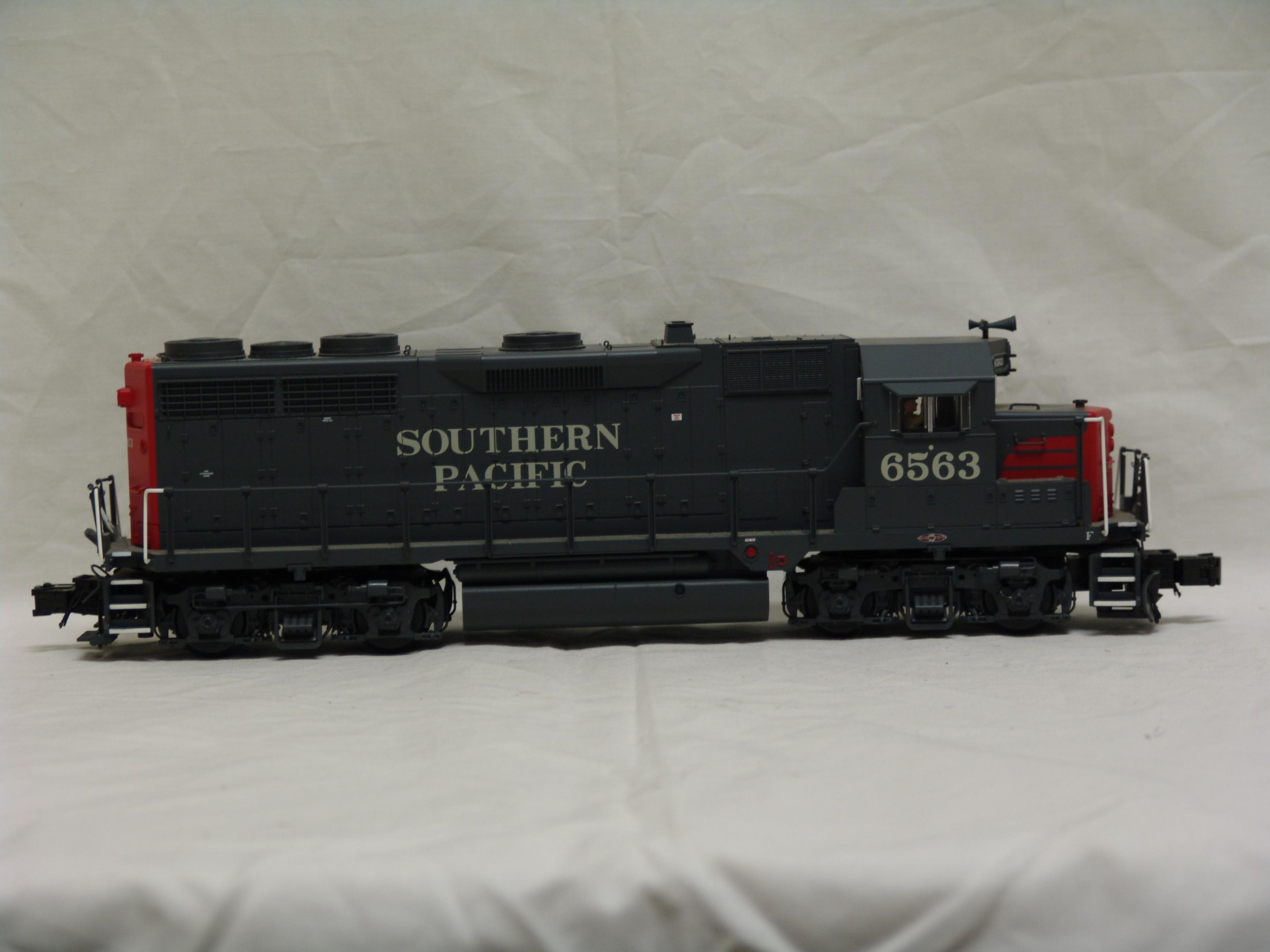 Southern Pacific GP-35 #6563 unpowered (used)