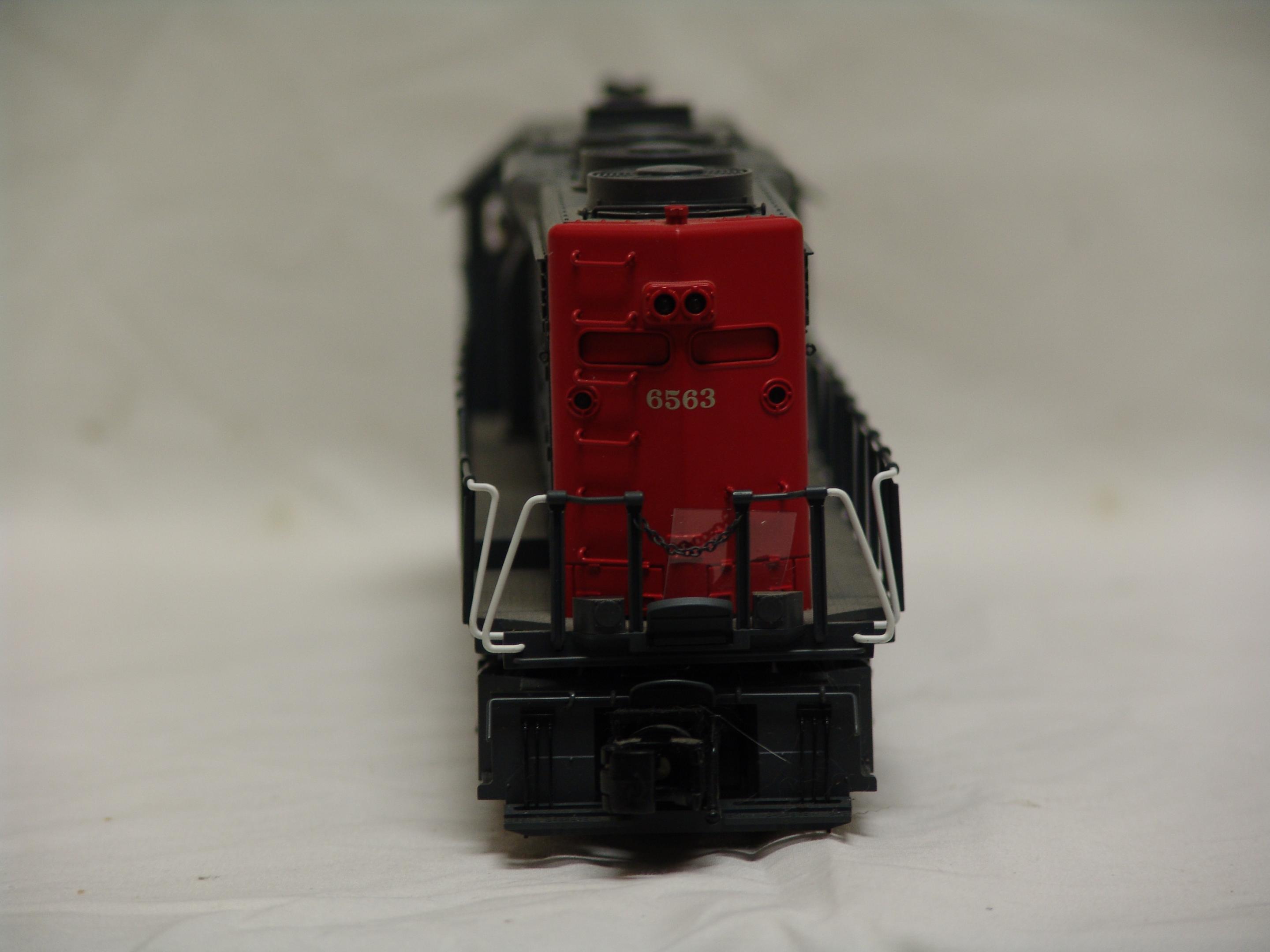 Southern Pacific GP-35 #6563 unpowered (used)