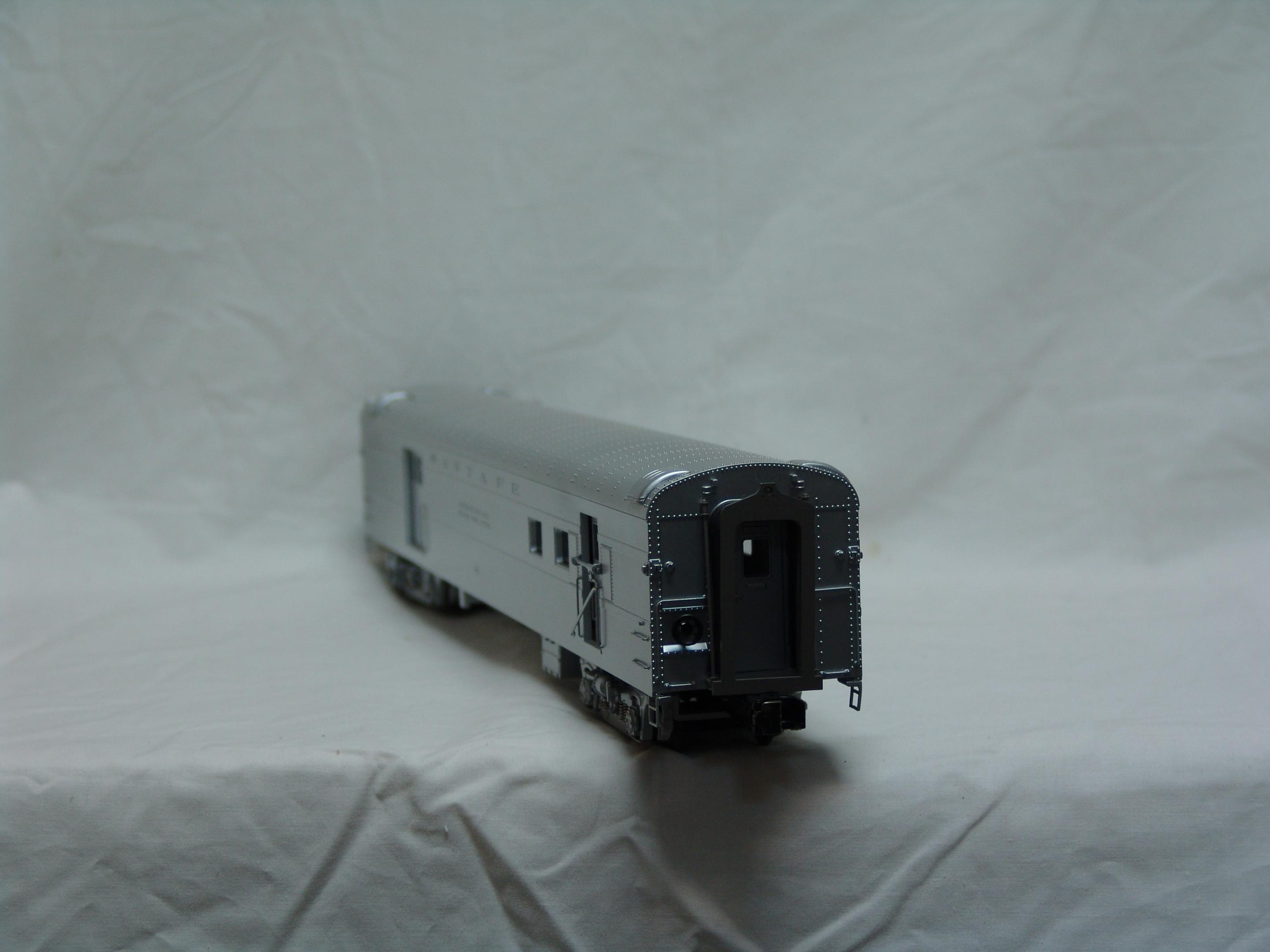 Santa Fe 70' smooth streamlined RPO car (used)
