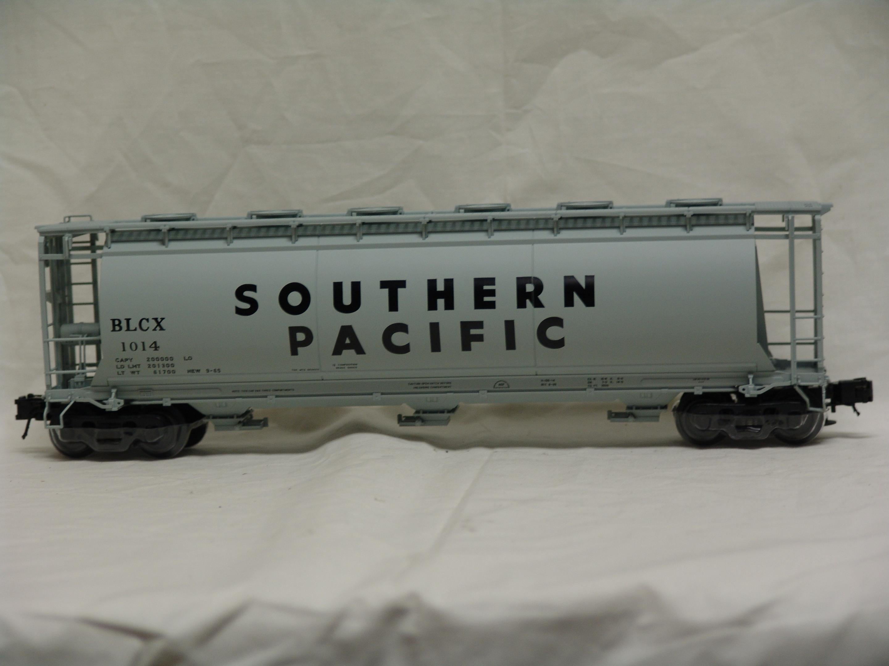 Southern Pacific 3-bay cylindrical hopper #1014 (used)