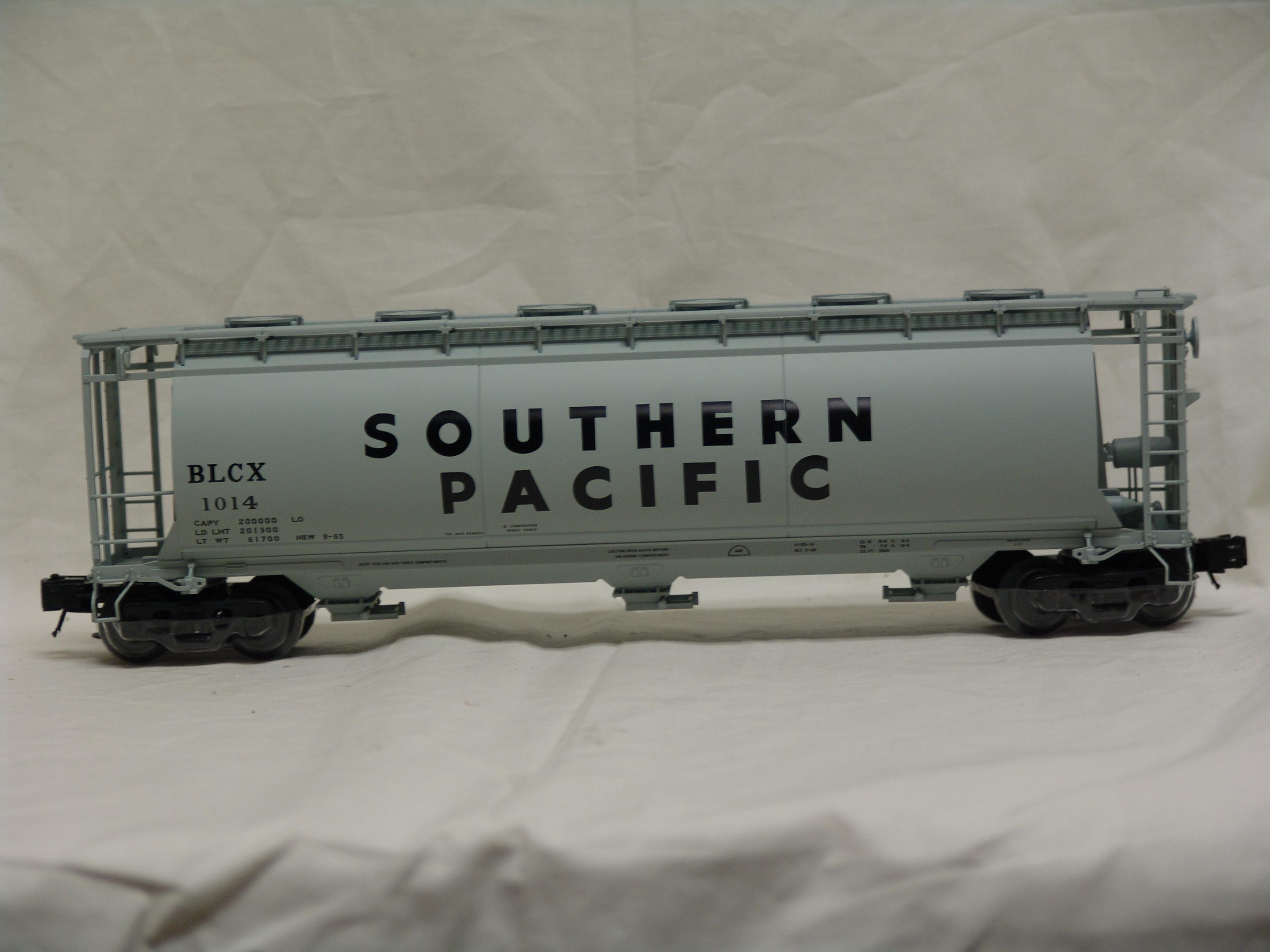 Southern Pacific 3-bay cylindrical hopper #1014 (used)