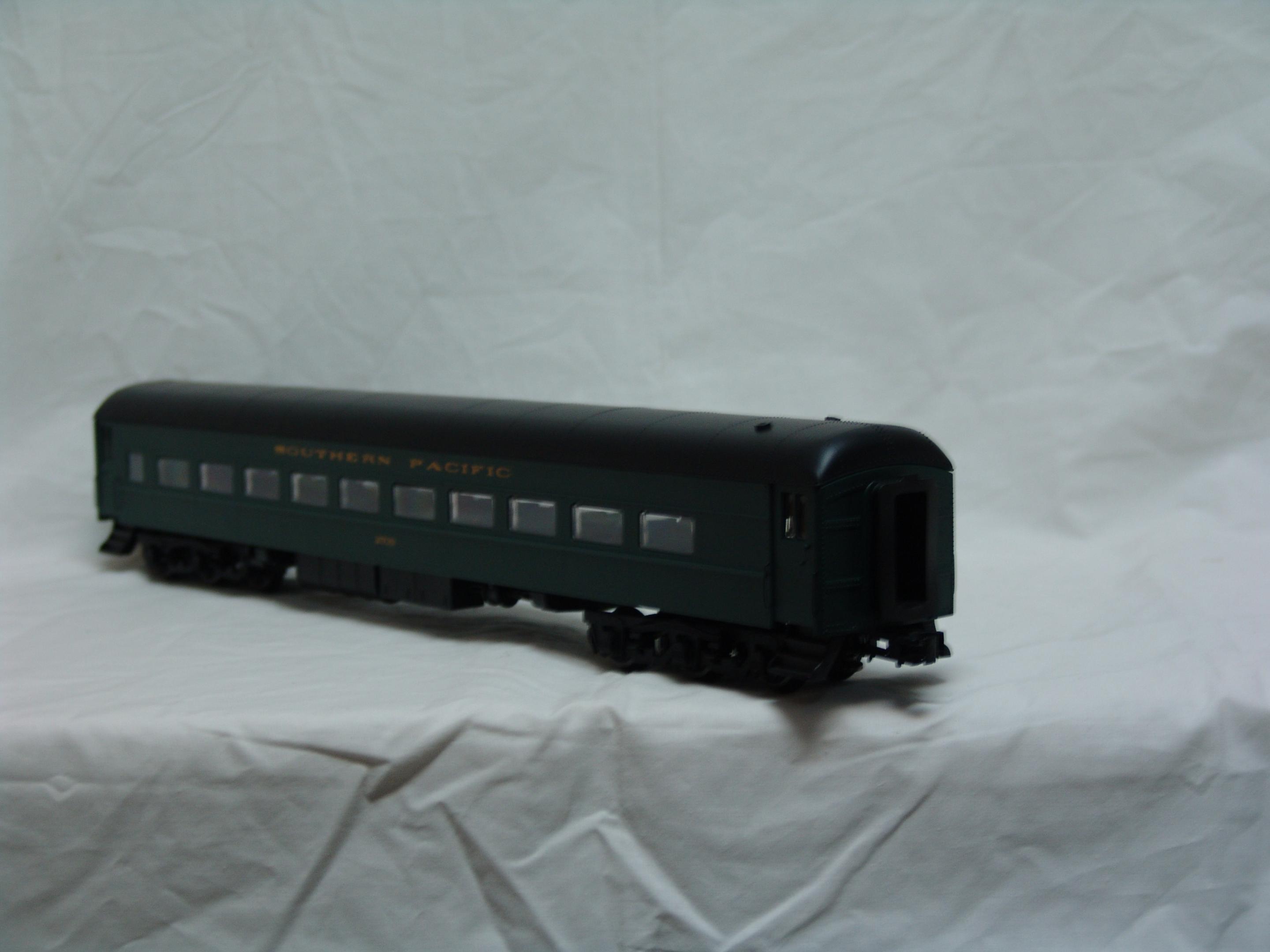 Southern Pacific green 80' modernized coach 4-car set (used)