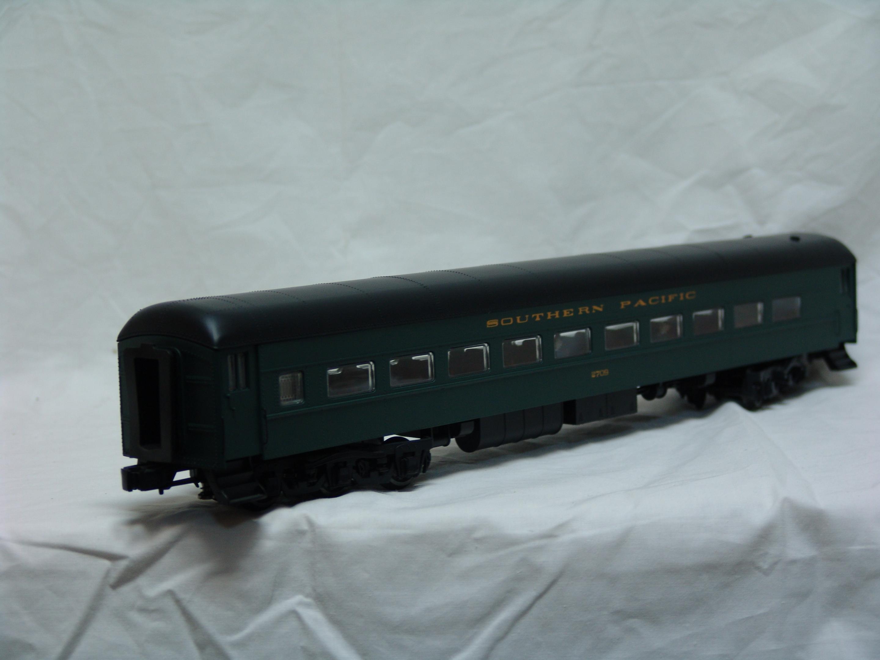 Southern Pacific green 80' modernized coach 4-car set (used)