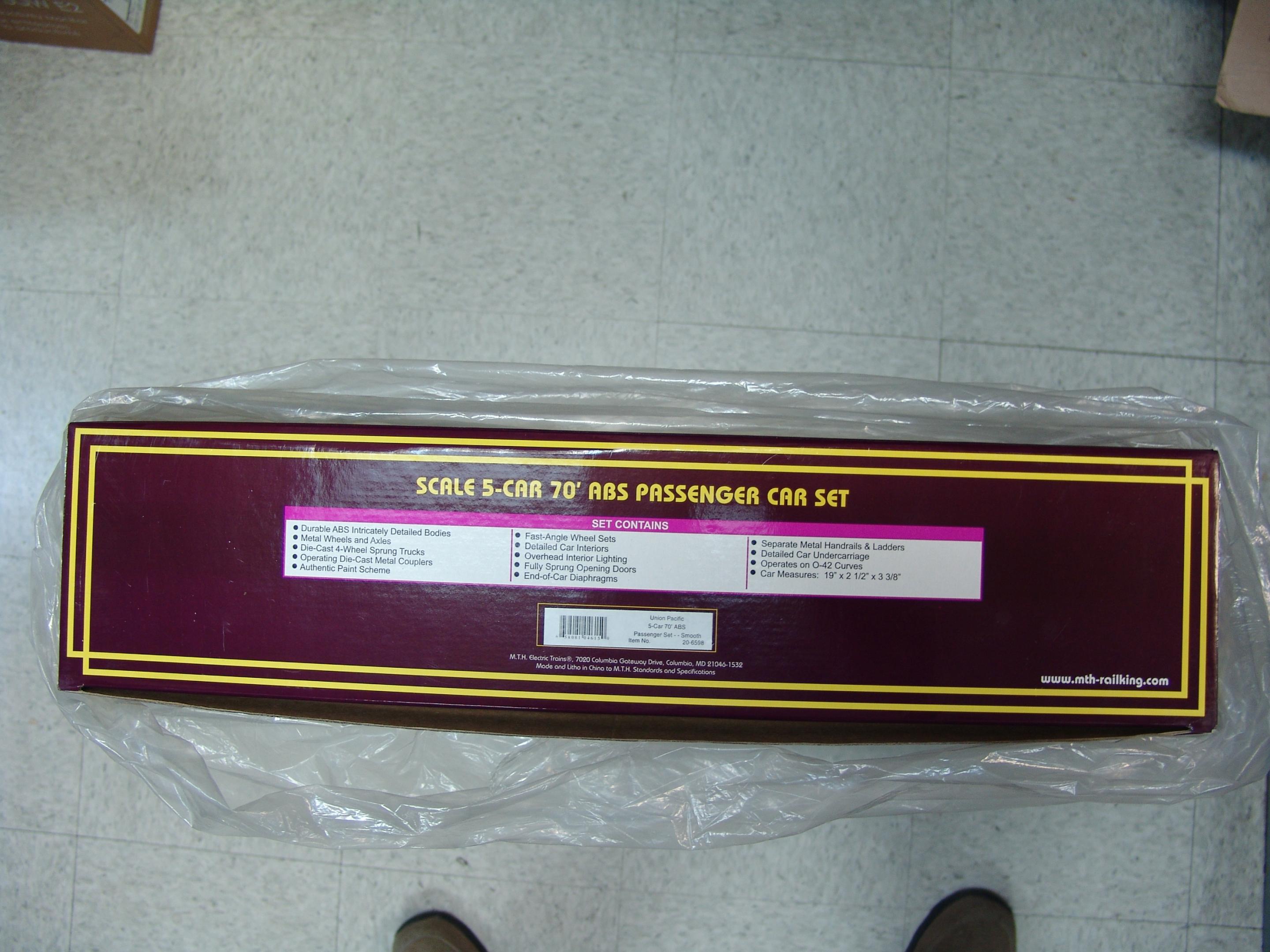 Union Pacific 5-car 70' streamlined passenger set (used)