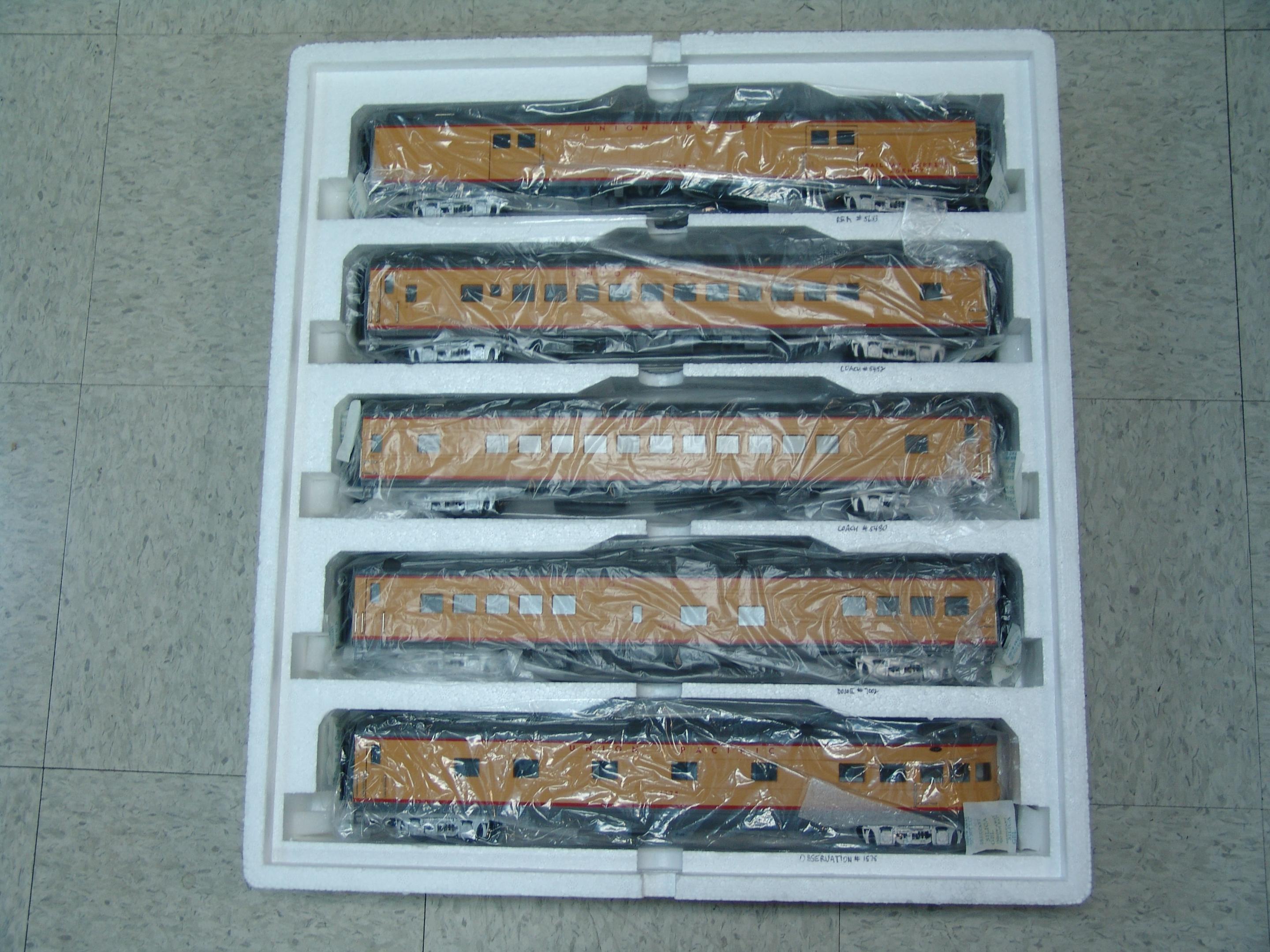 Union Pacific 5-car 70' streamlined passenger set (used)