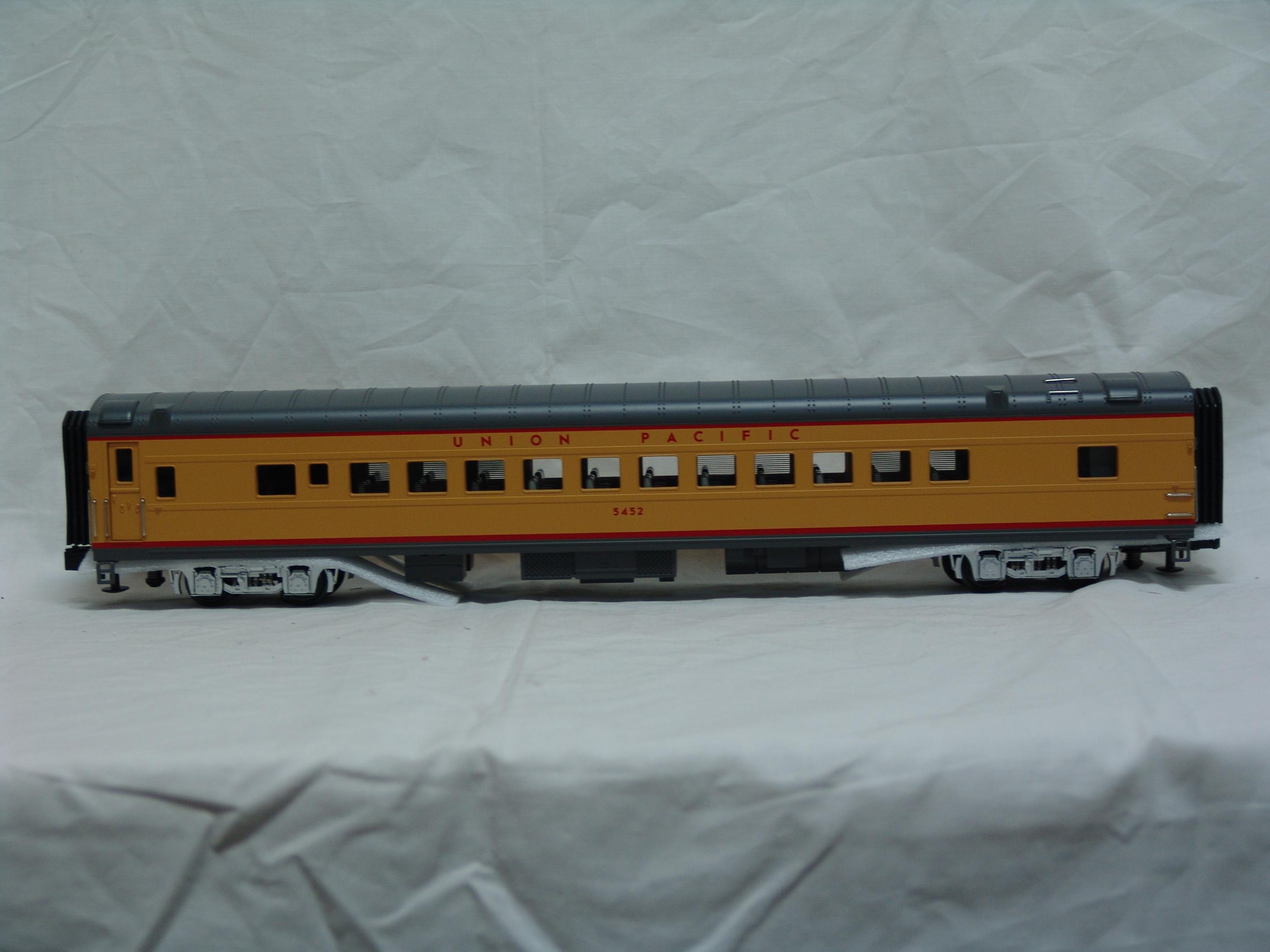 Union Pacific 5-car 70' streamlined passenger set (used)
