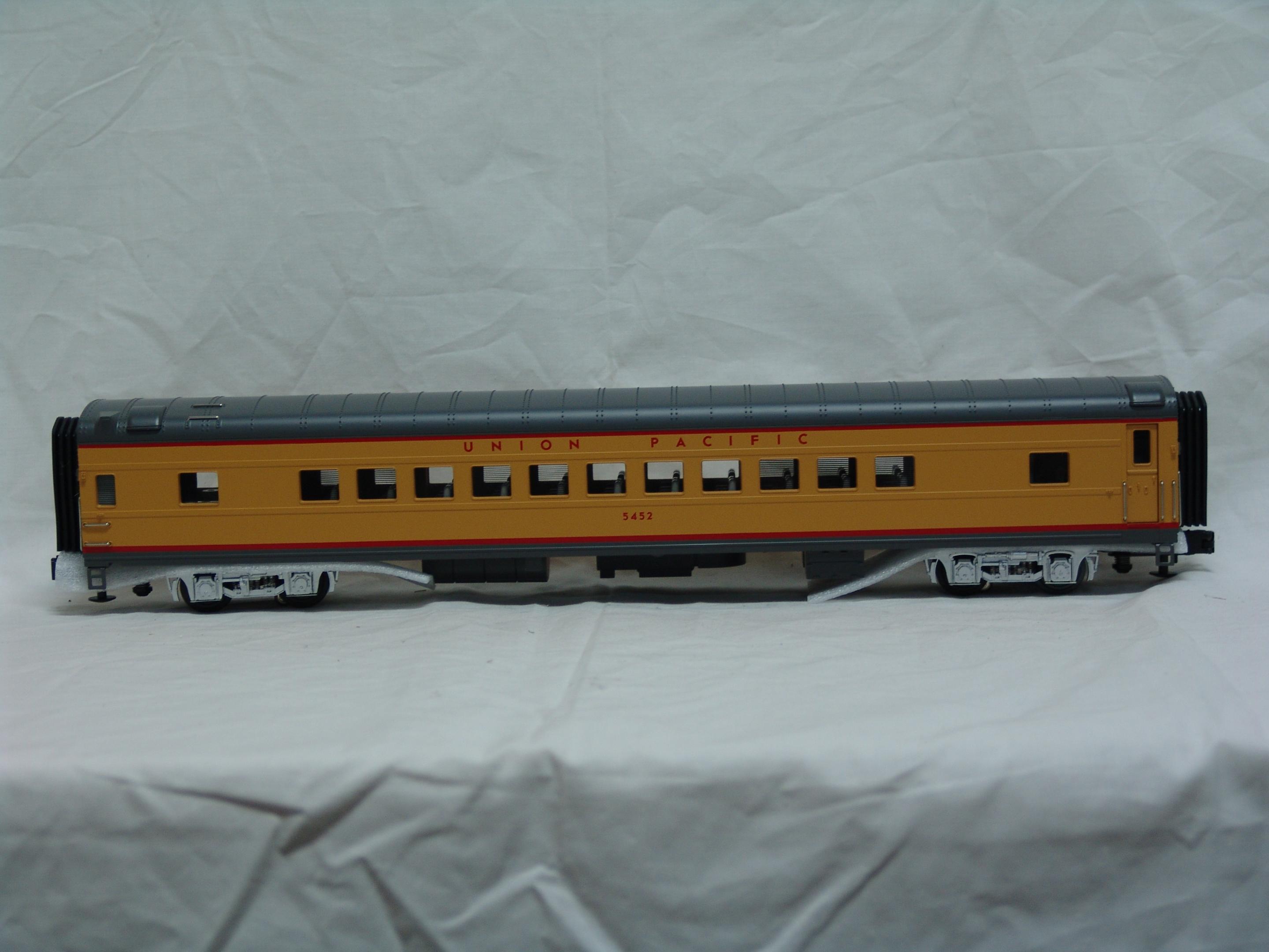 Union Pacific 5-car 70' streamlined passenger set (used)