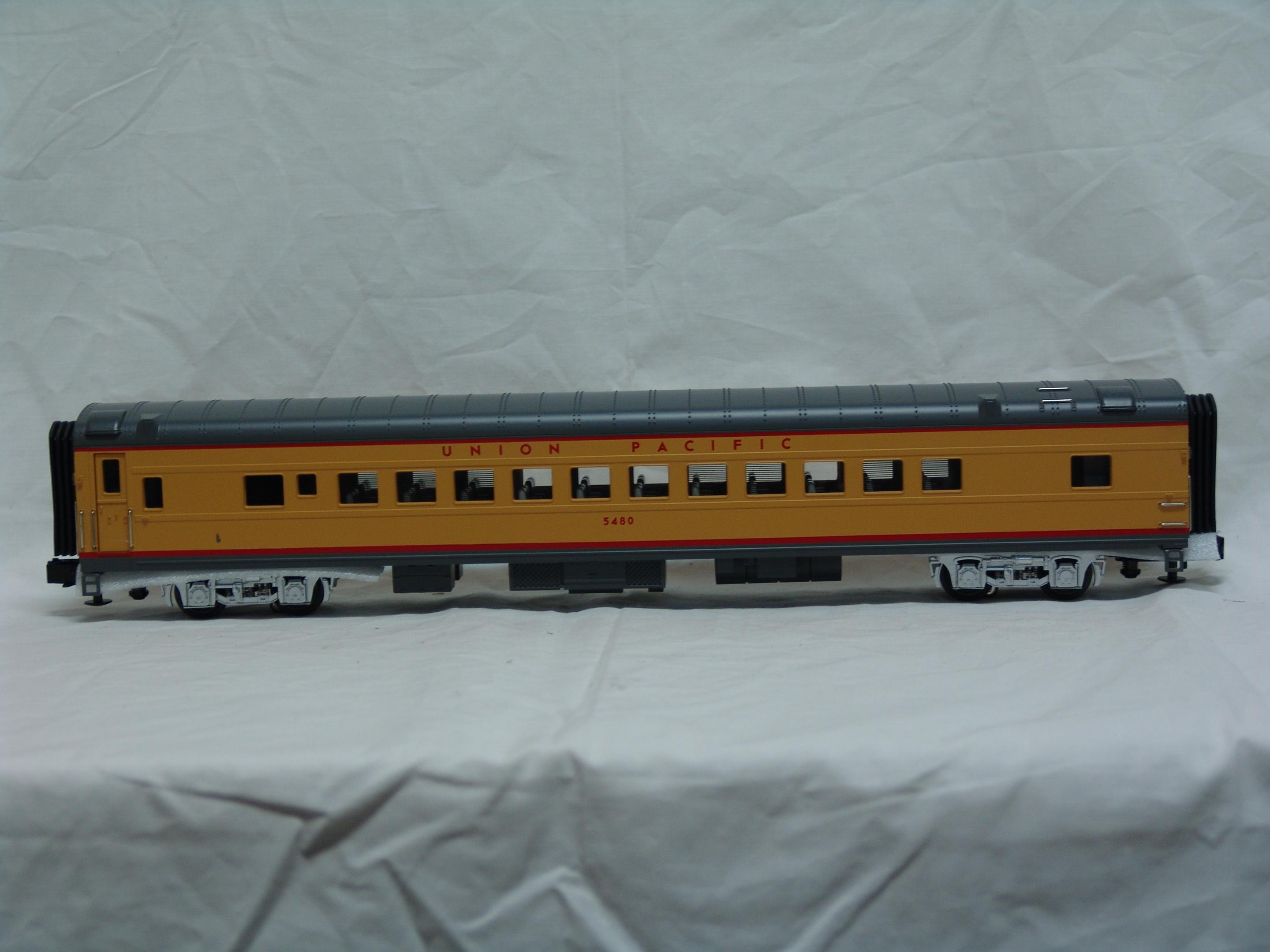 Union Pacific 5-car 70' streamlined passenger set (used)