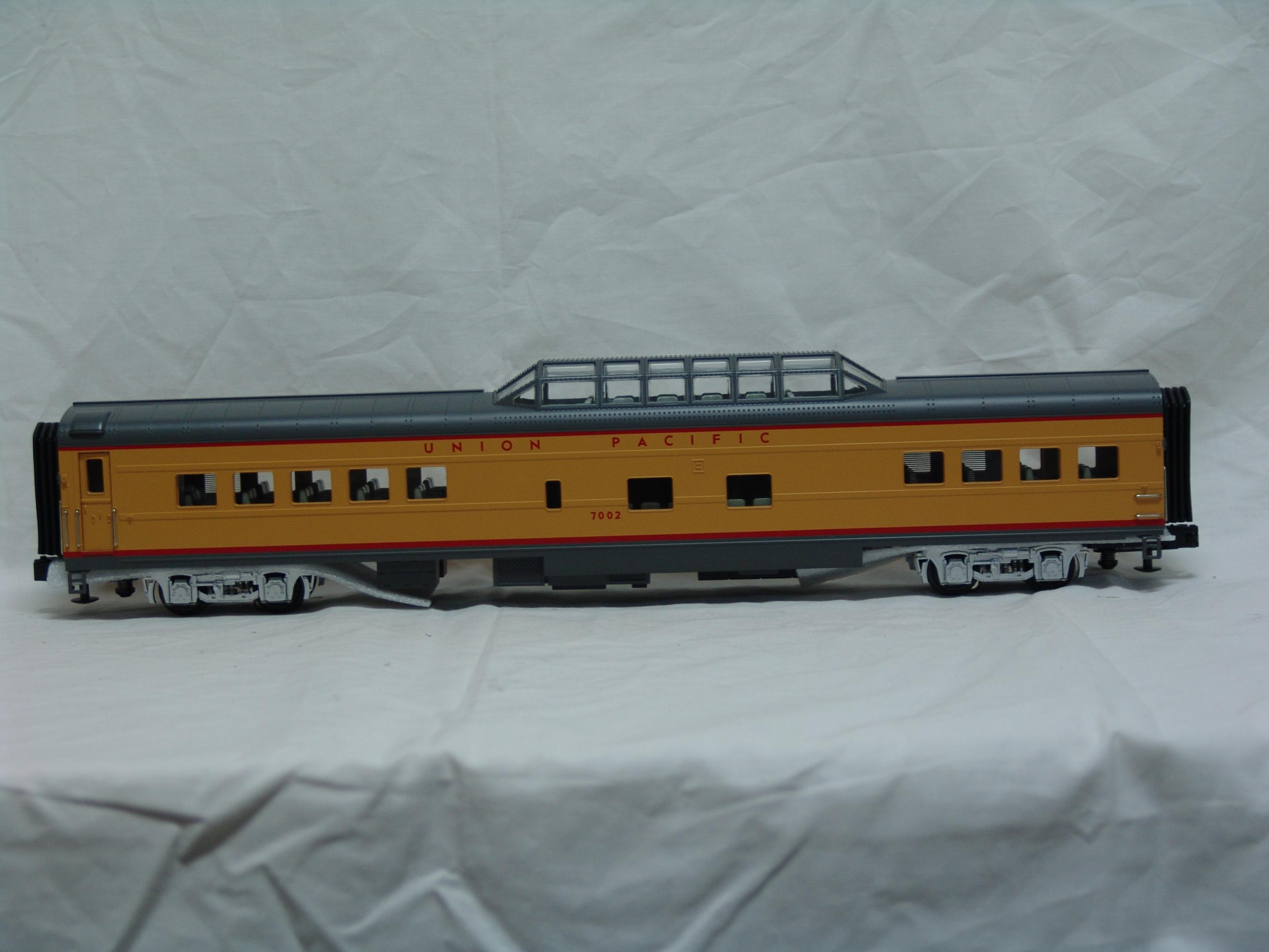 Union Pacific 5-car 70' streamlined passenger set (used)