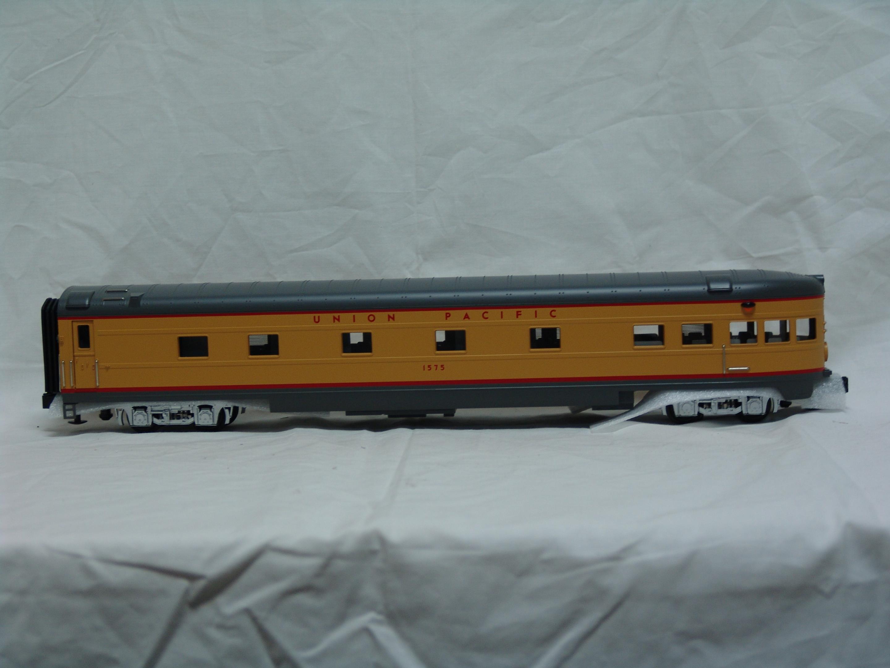 Union Pacific 5-car 70' streamlined passenger set (used)