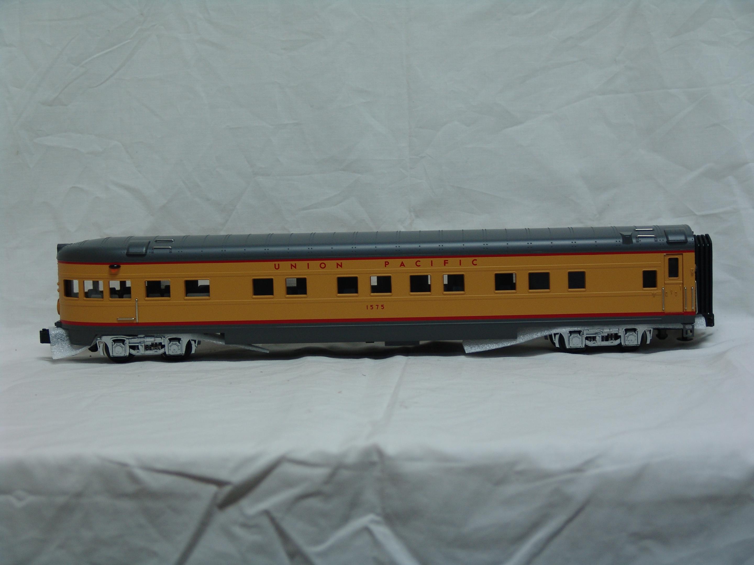 Union Pacific 5-car 70' streamlined passenger set (used)