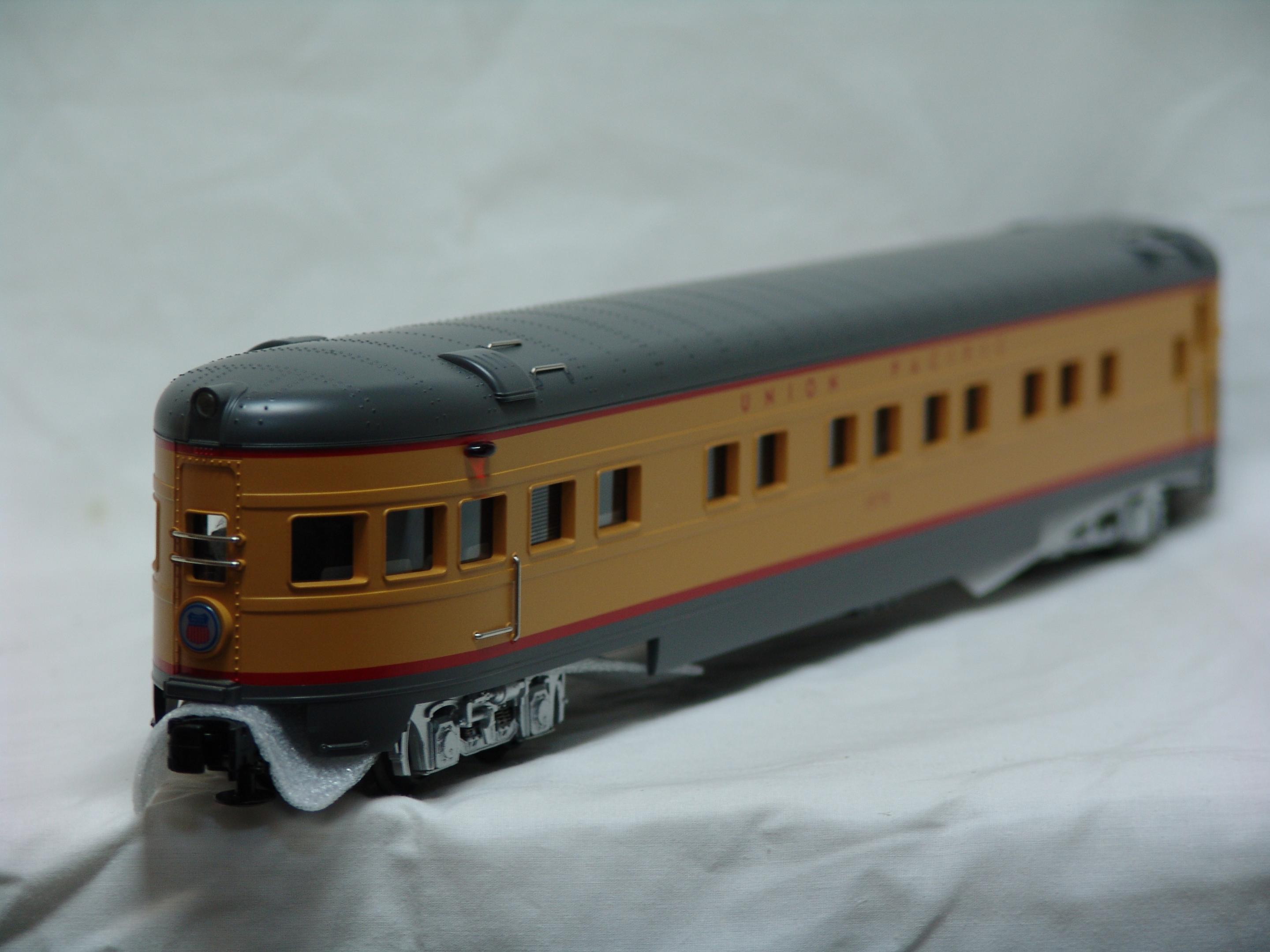 Union Pacific 5-car 70' streamlined passenger set (used)