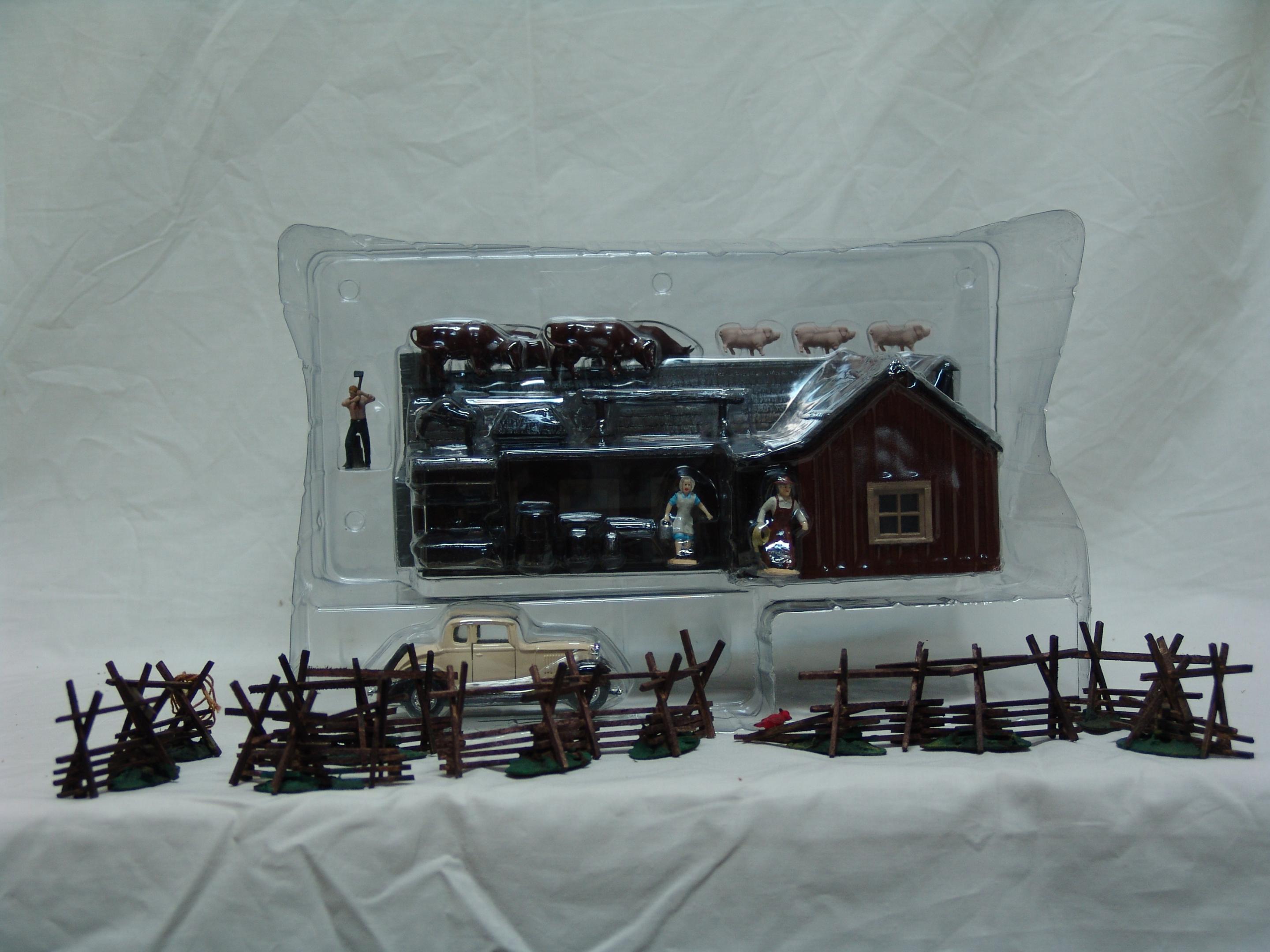 L-Shaped Ranch House with figures & accessories (used)