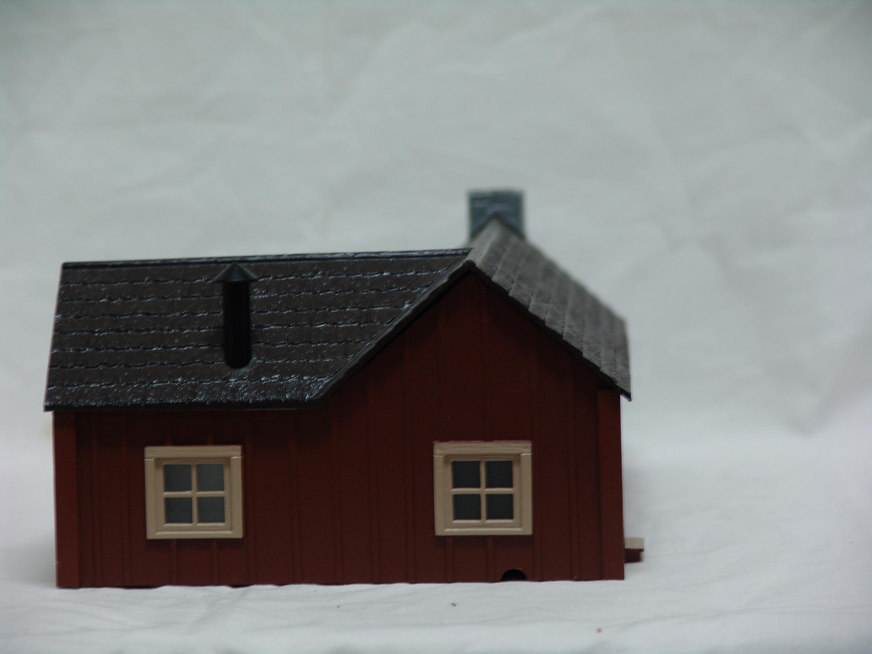 L-Shaped Ranch House with figures & accessories (used)