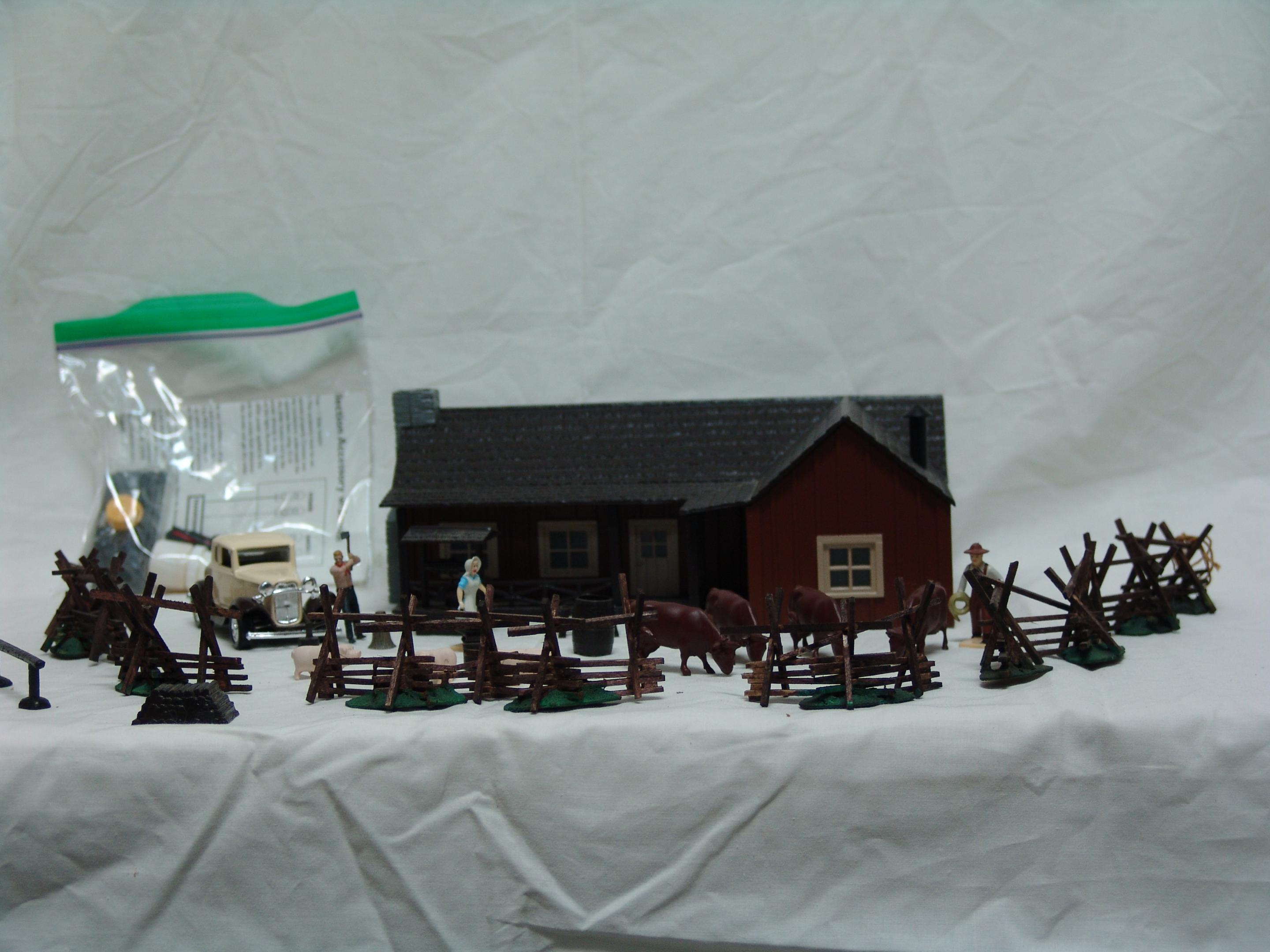 L-Shaped Ranch House with figures & accessories (used)