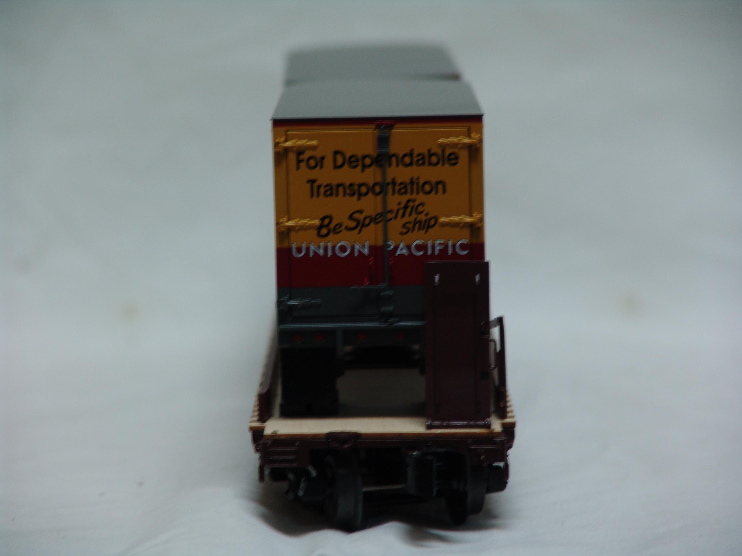 Union Pacific PS-4 flatcar #53007 with trailers (used)