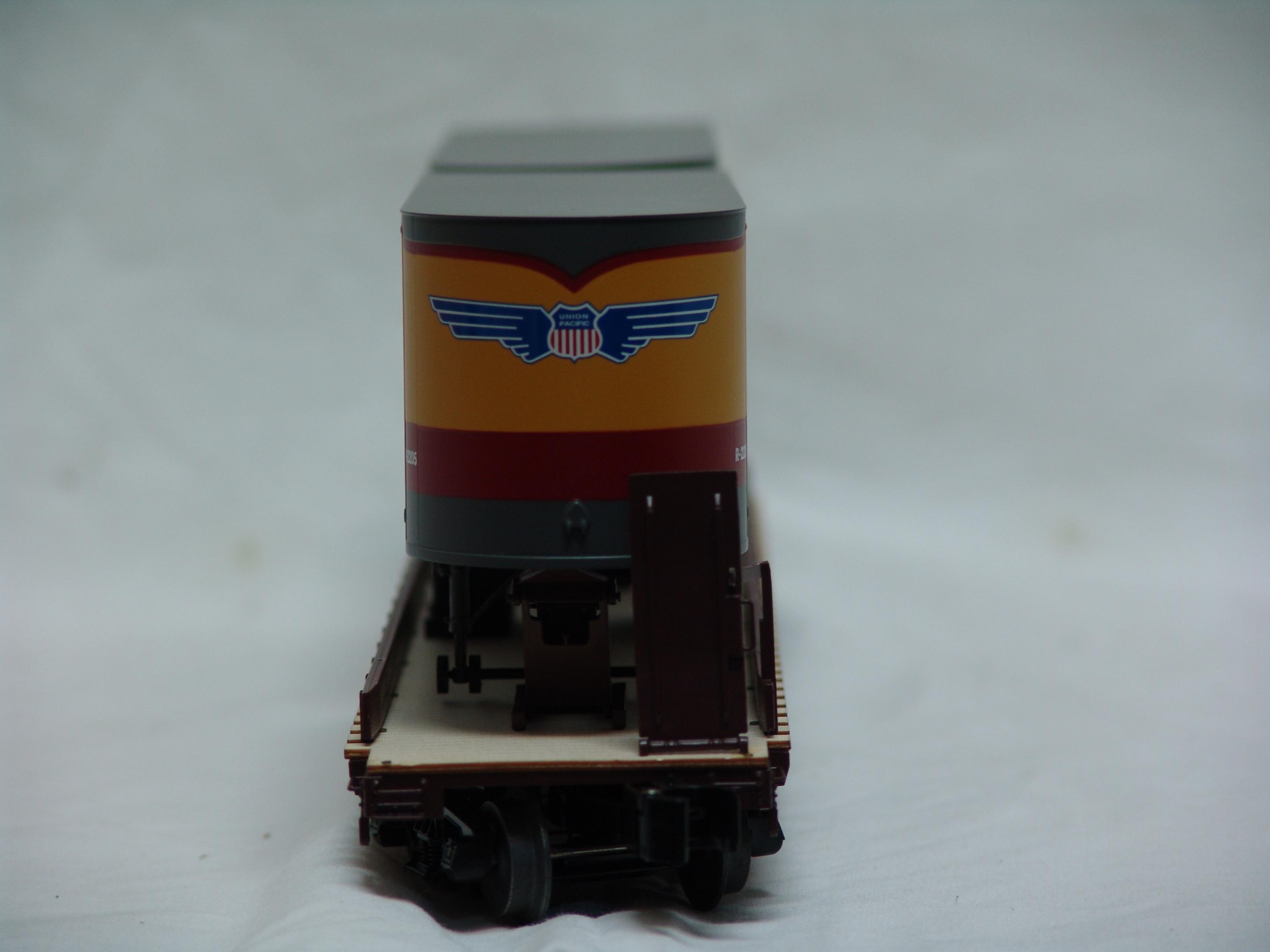 Union Pacific PS-4 flatcar #53007 with trailers (used)