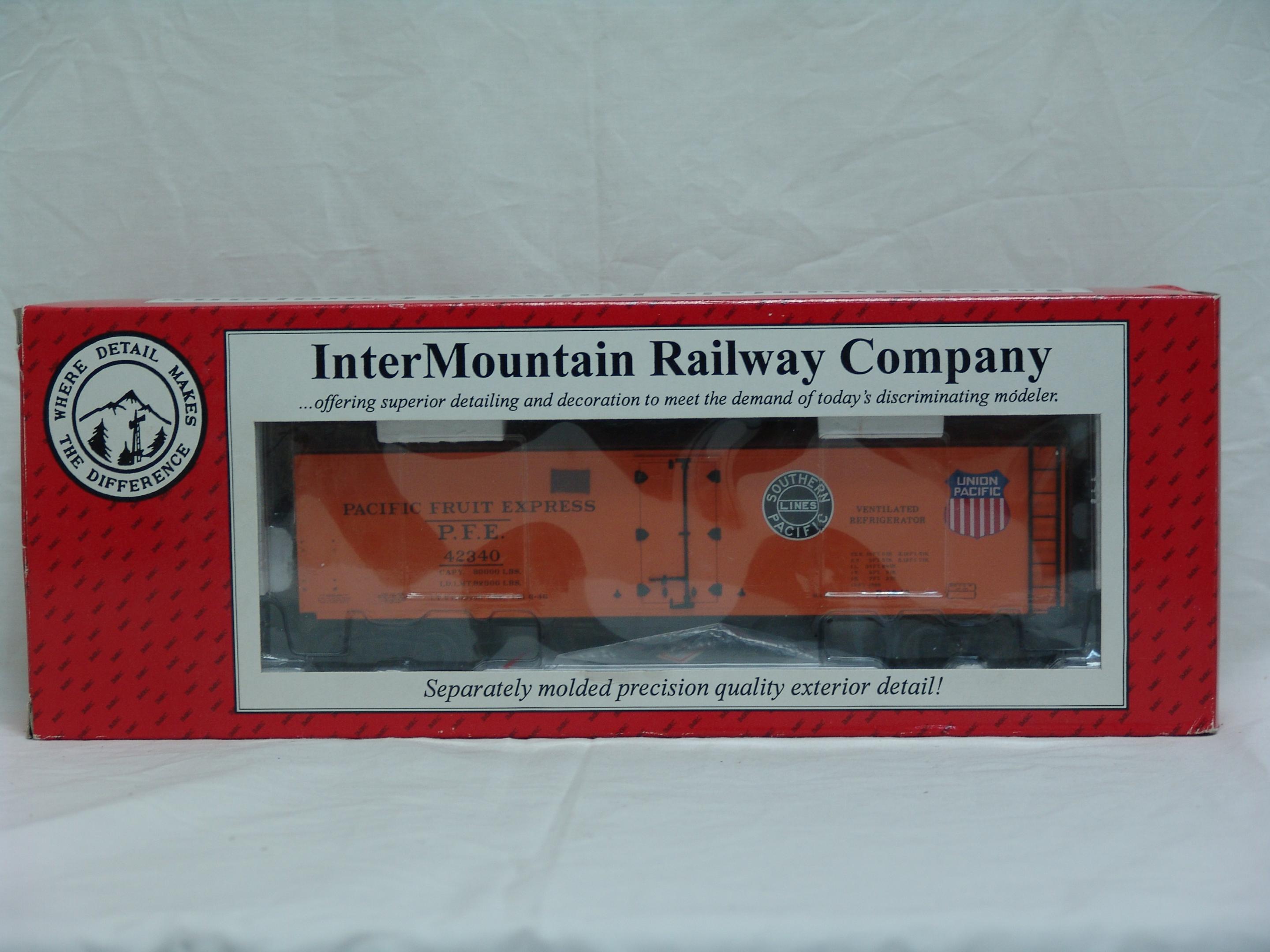 Pacific Fruit Express R-40-10 steel sided reefer #42340 (used)