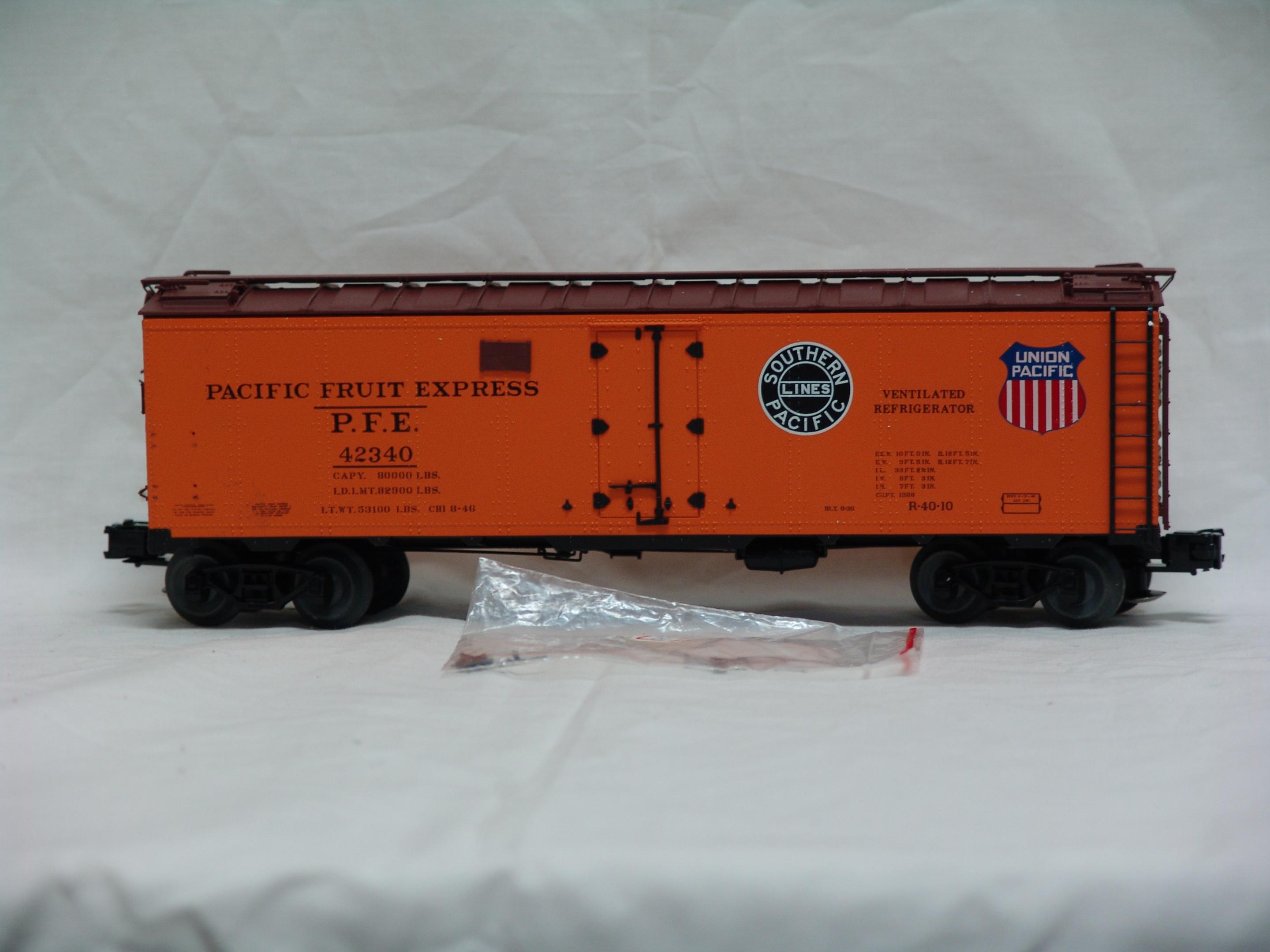 Pacific Fruit Express R-40-10 steel sided reefer #42340 (used)