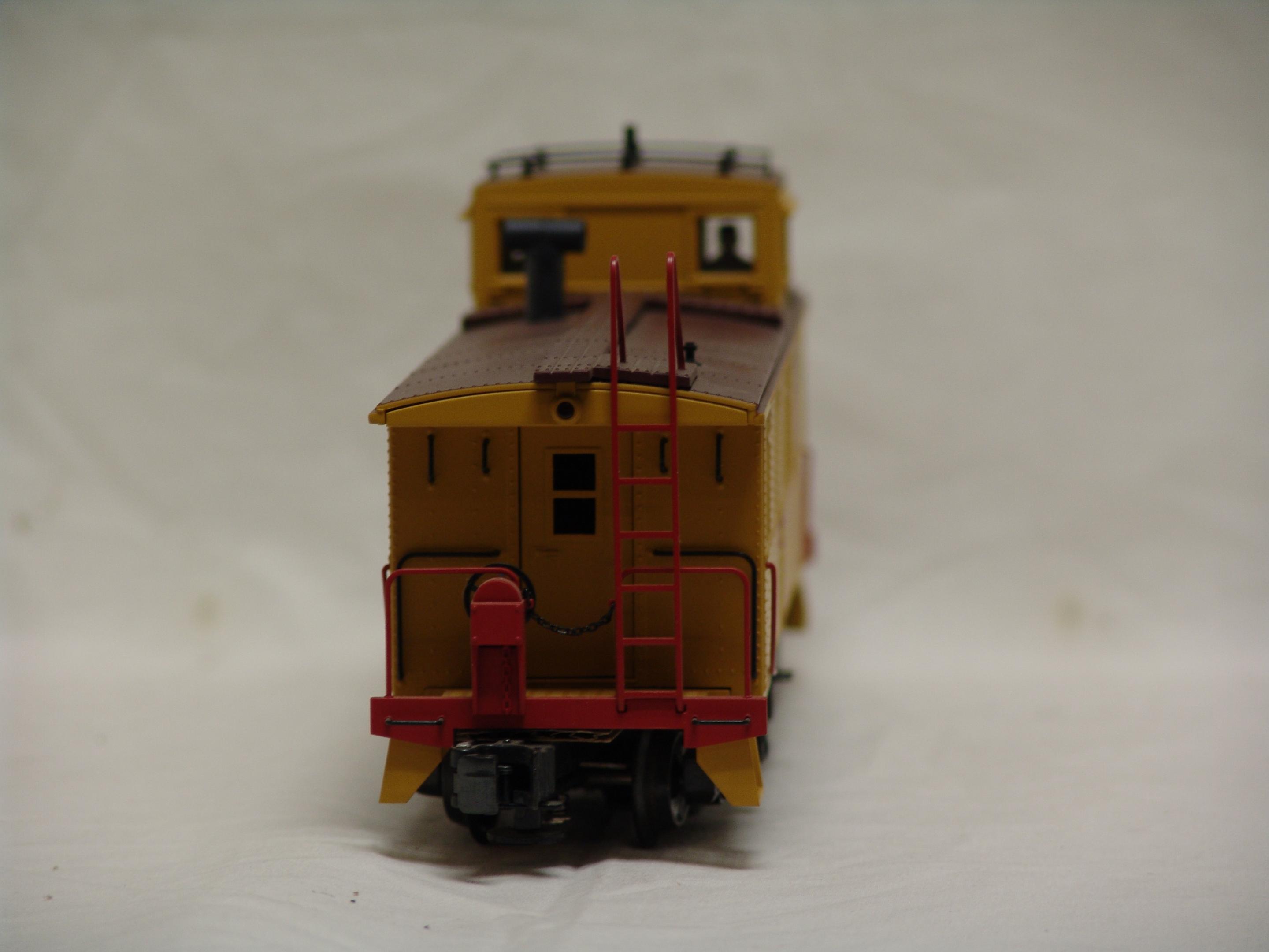 Union Pacific off-center cupola steel side caboose #3552 (used)
