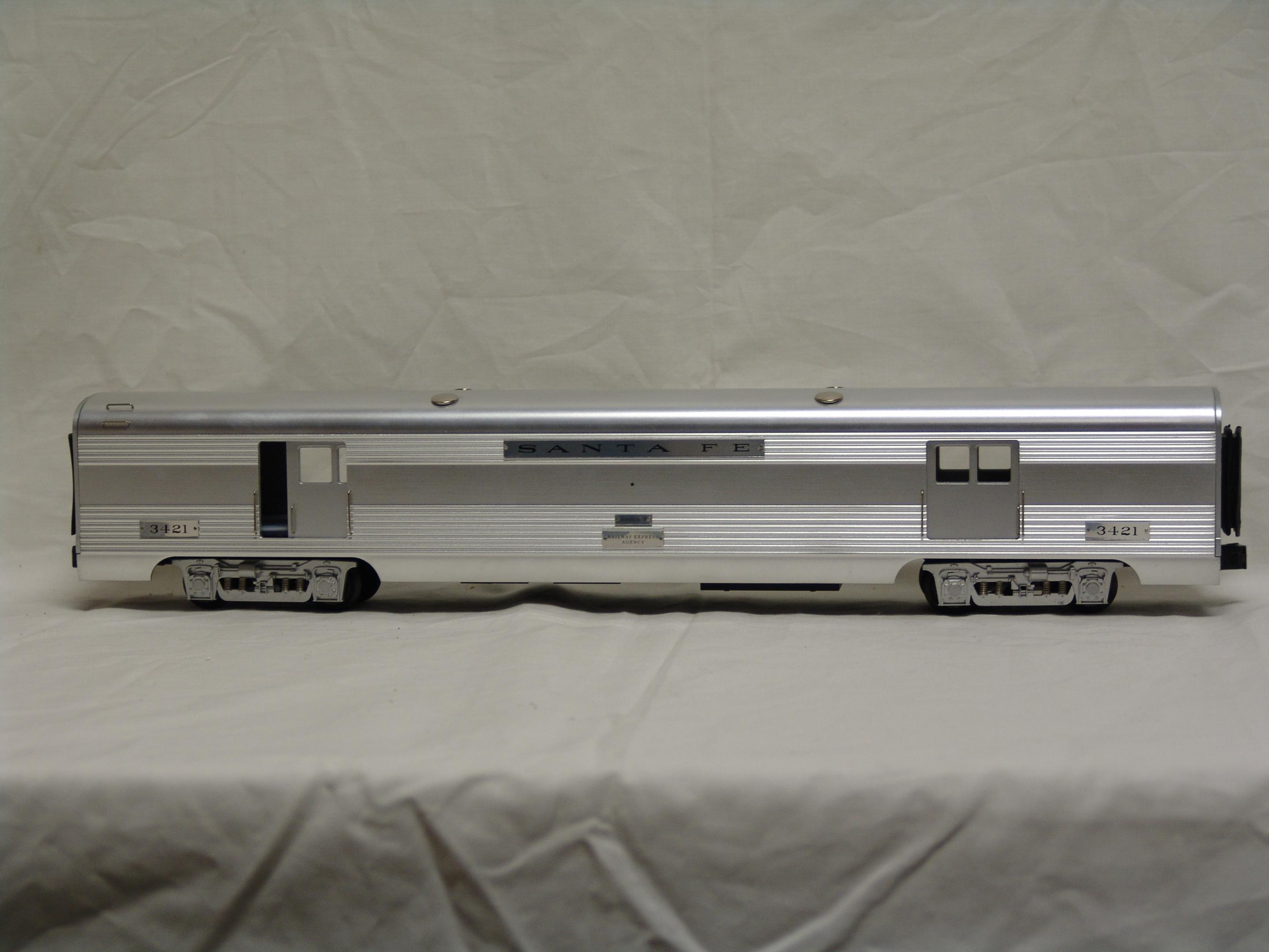 Santa Fe "Super Chief" 18" aluminum baggage car #3421 (used)