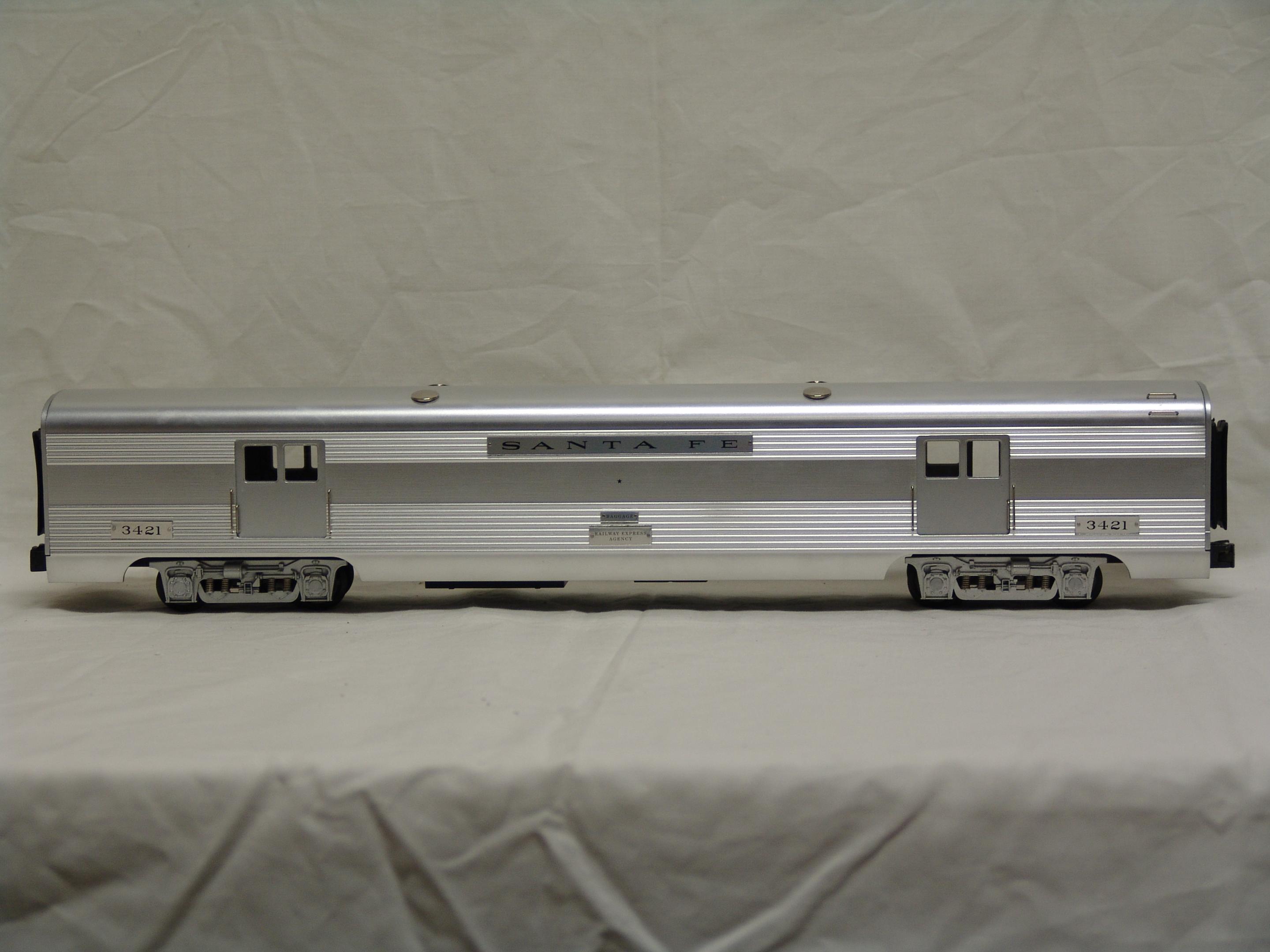 Santa Fe "Super Chief" 18" aluminum baggage car #3421 (used)