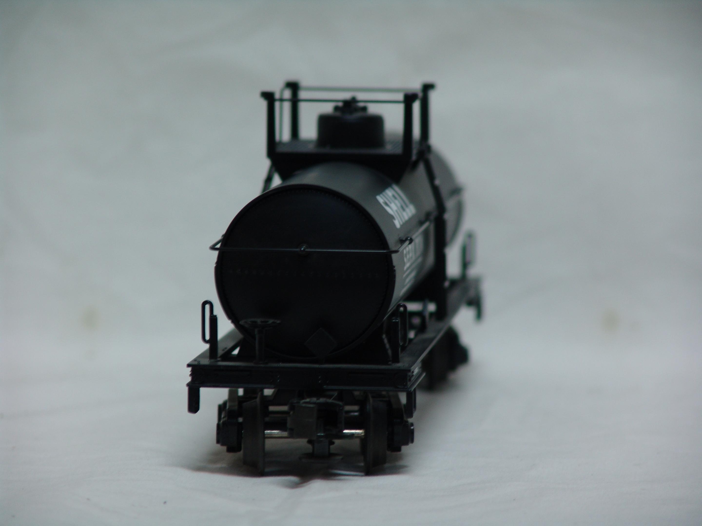 Shell die-cast tank car #8124 (used)