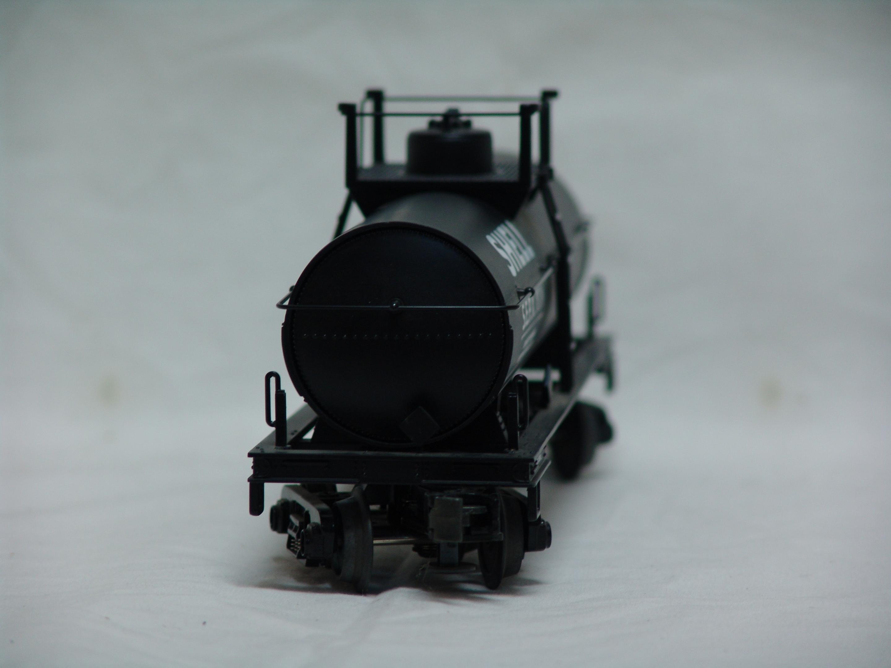 Shell die-cast tank car #8124 (used)