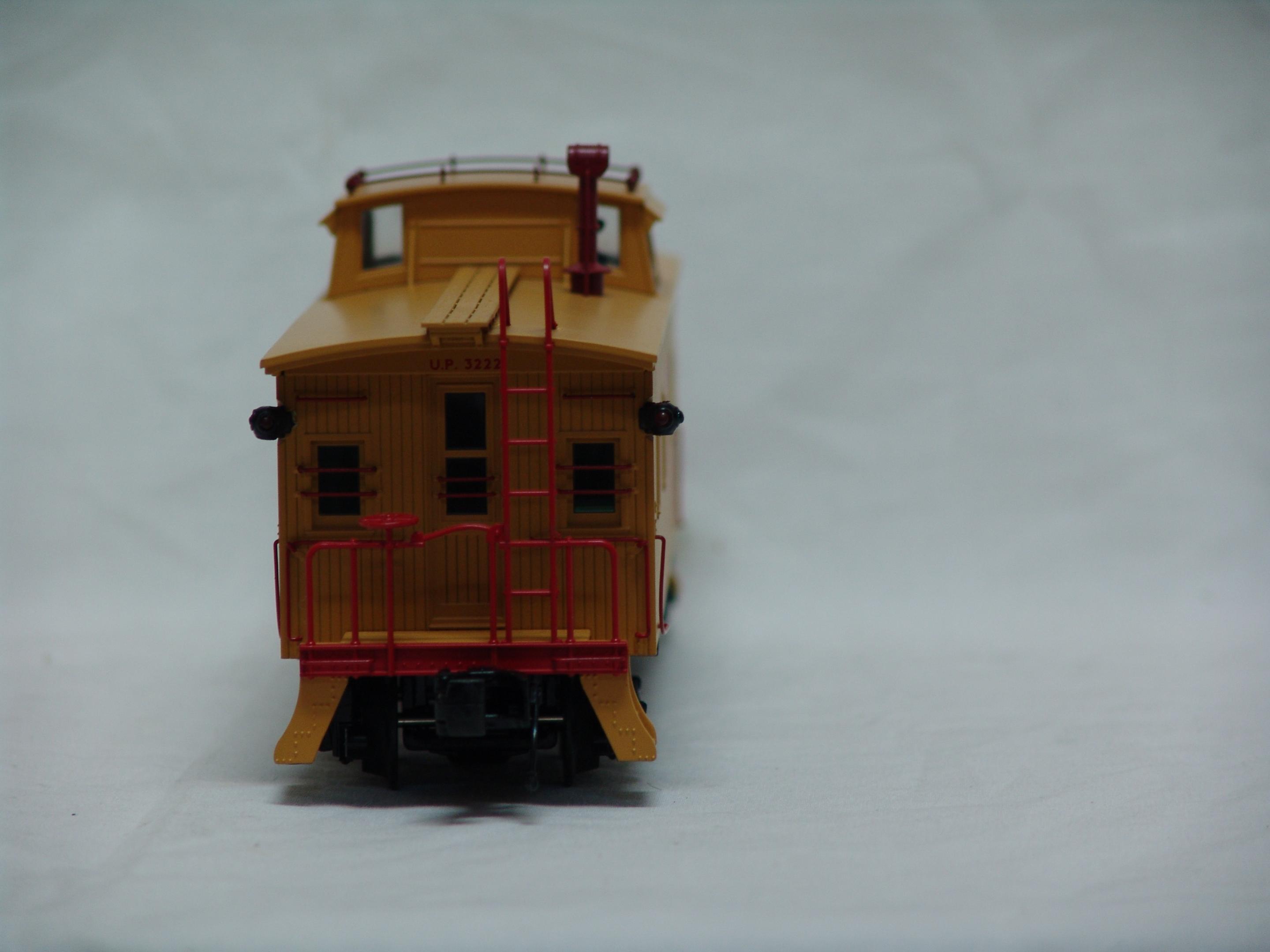 Union Pacific CA-1 wood-sided caboose #3222 (used)