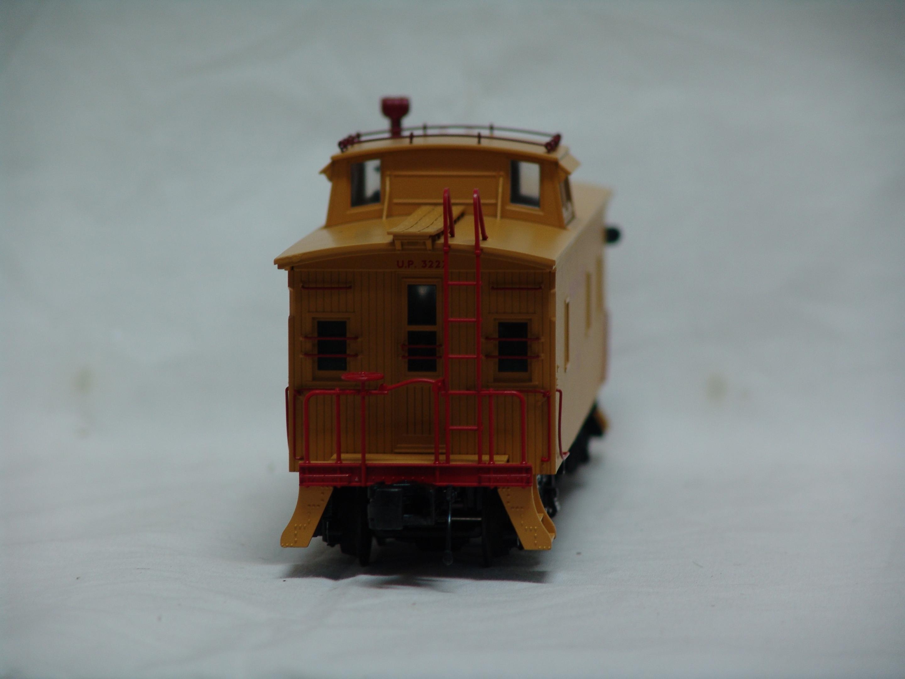 Union Pacific CA-1 wood-sided caboose #3222 (used)