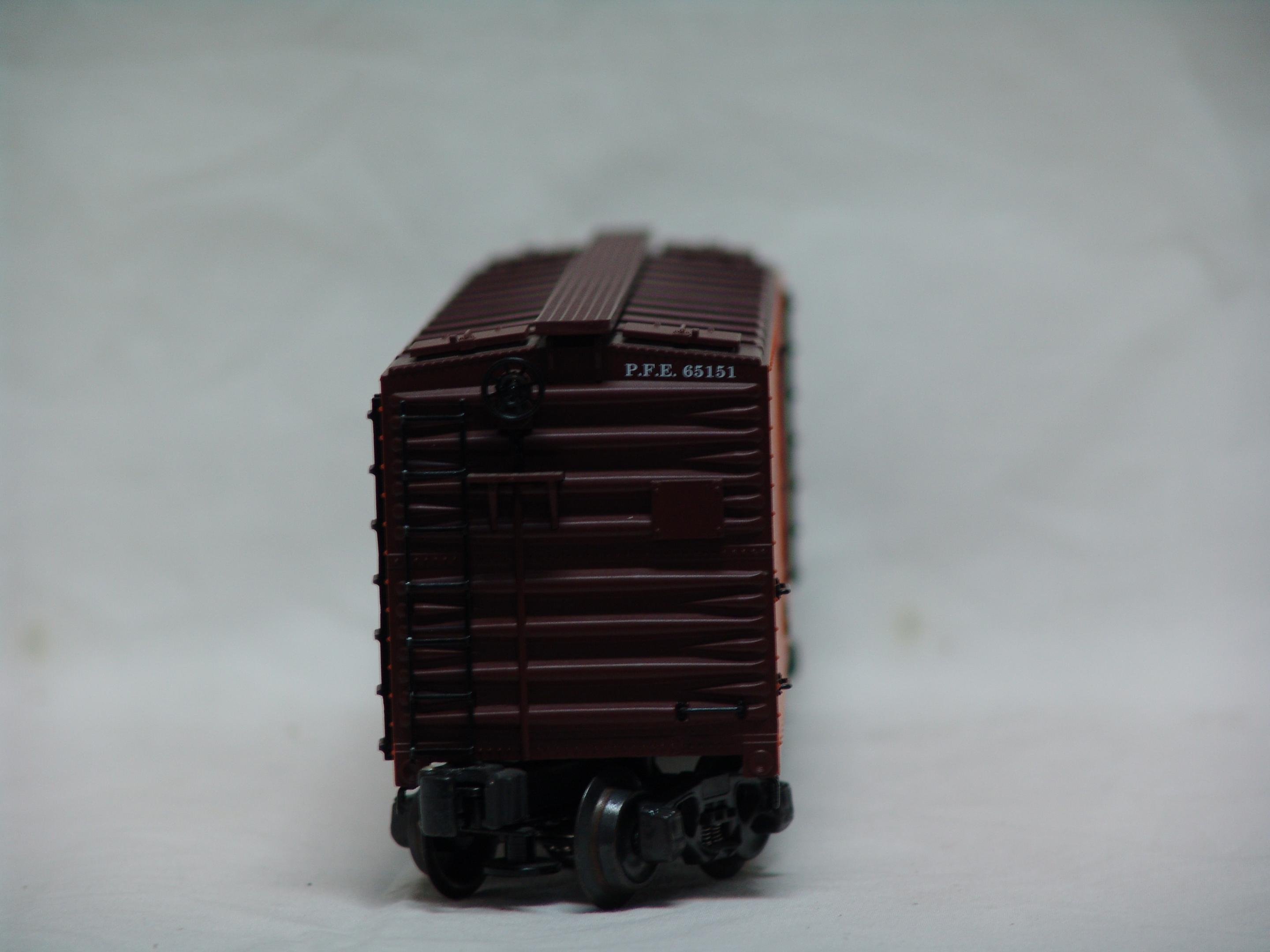 Pacific Fruit Express wood-sided reefer 4-pac (used)