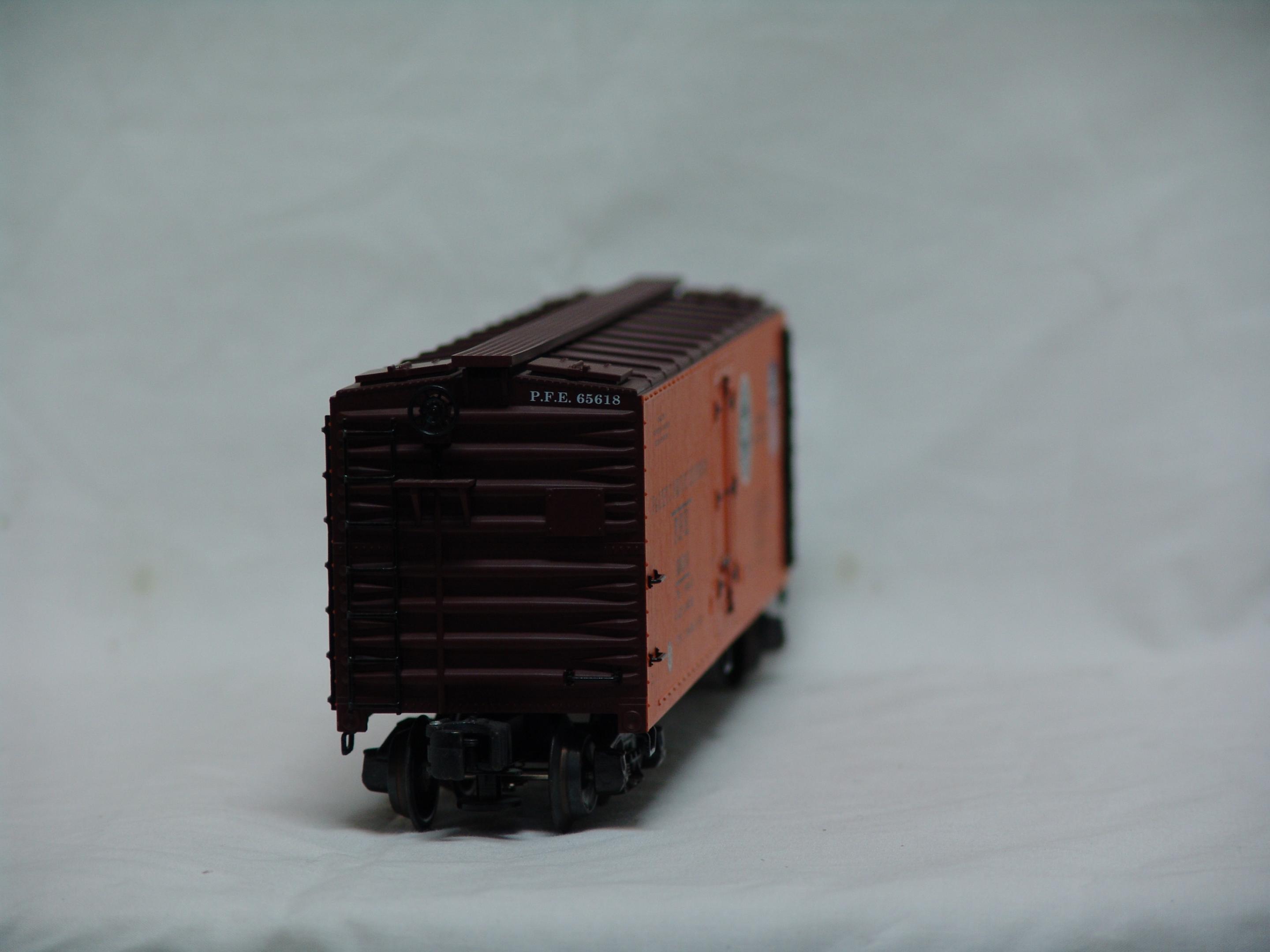 Pacific Fruit Express wood-sided reefer 4-pac (used)