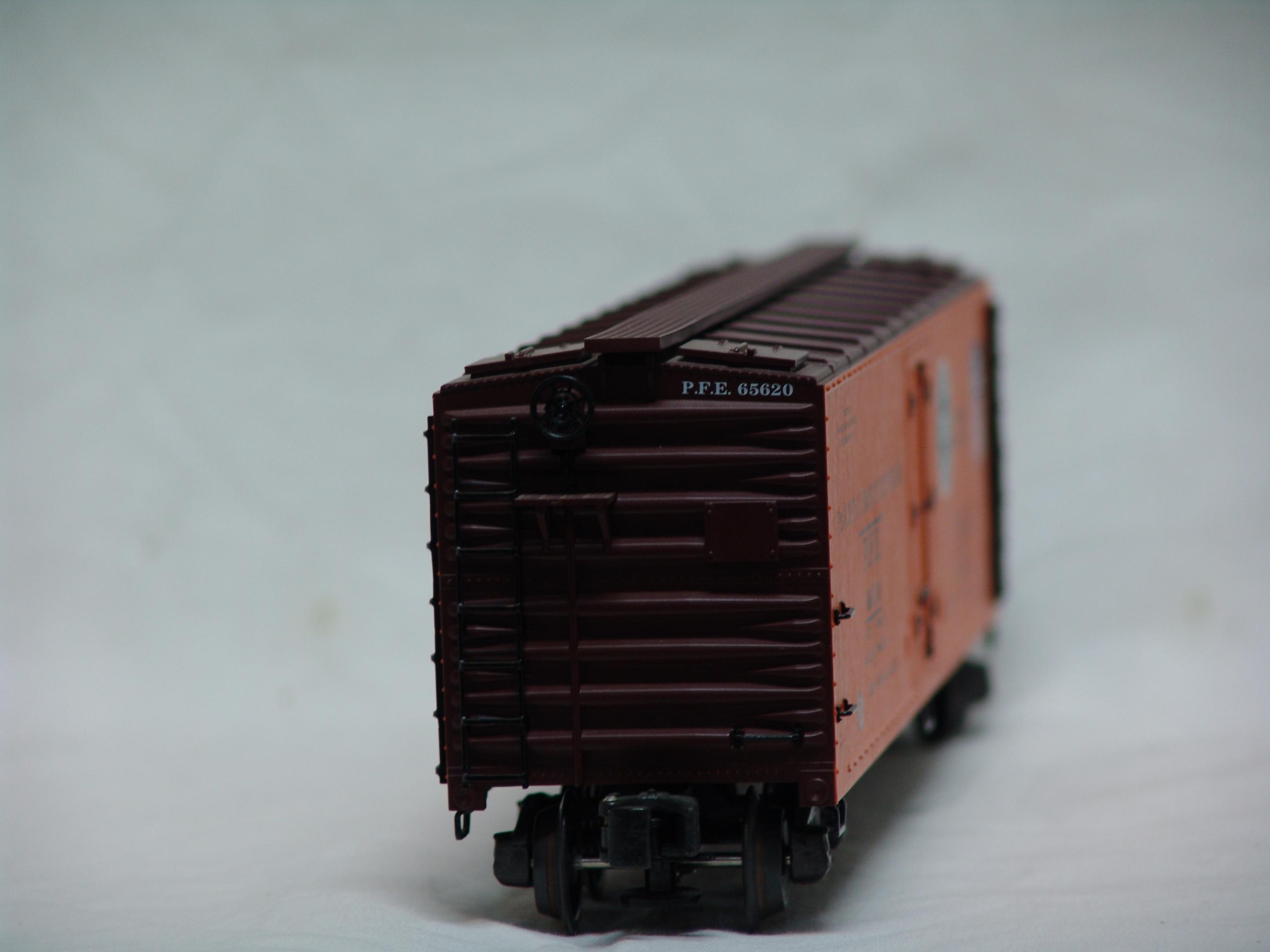 Pacific Fruit Express wood-sided reefer 4-pac (used)