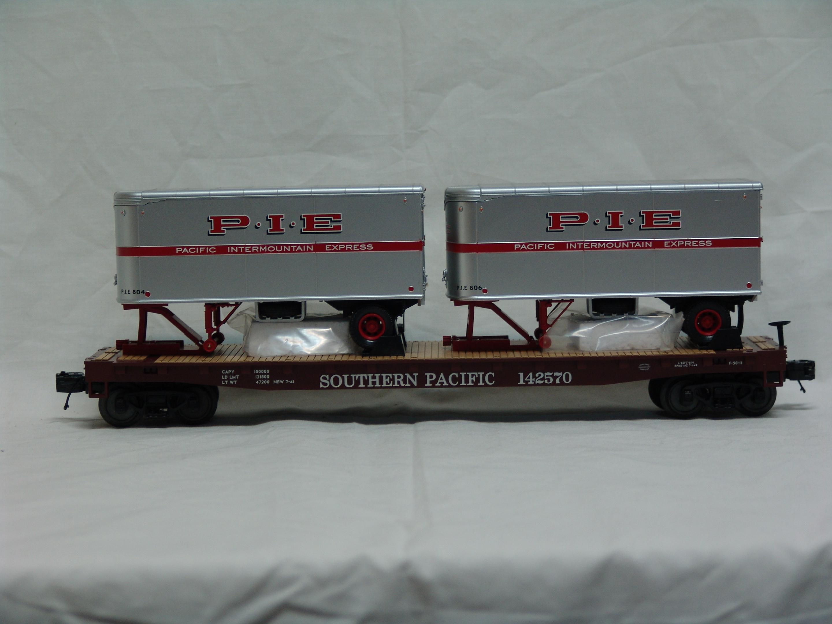 Southern Pacific flatcar #142570 with trailers (used)