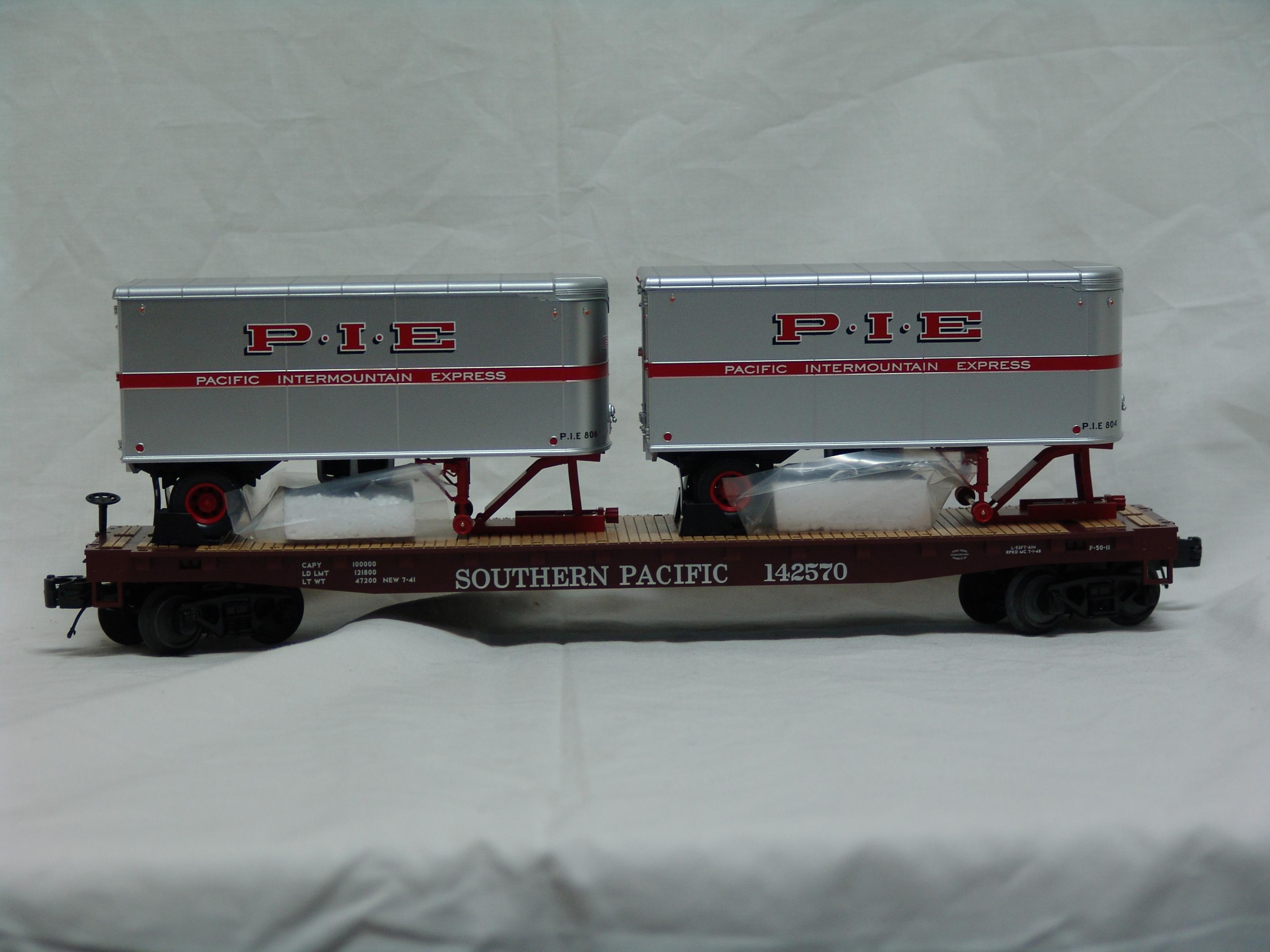 Southern Pacific flatcar #142570 with trailers (used)