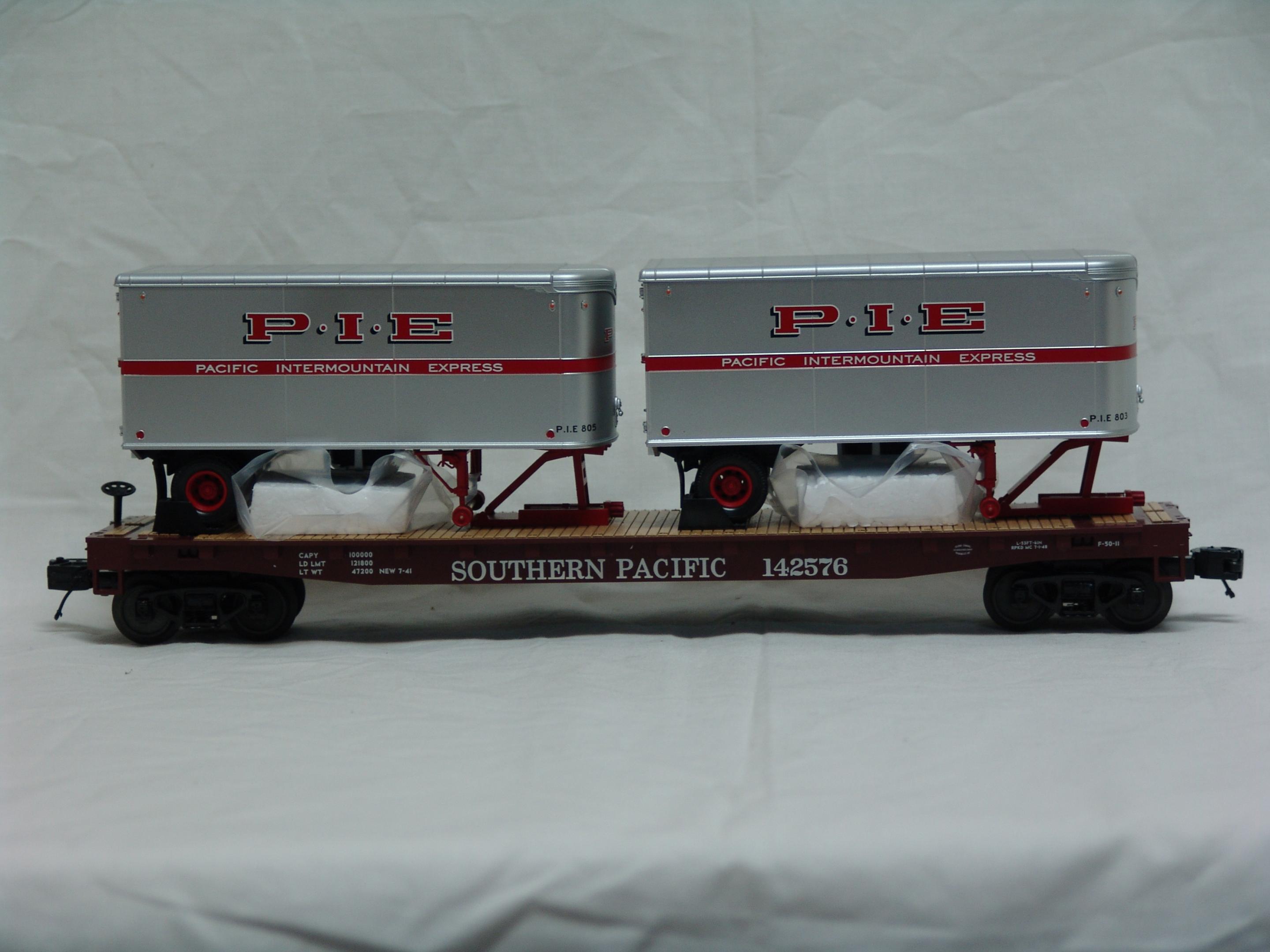 Southern Pacific flatcar #142576 with trailers (used)