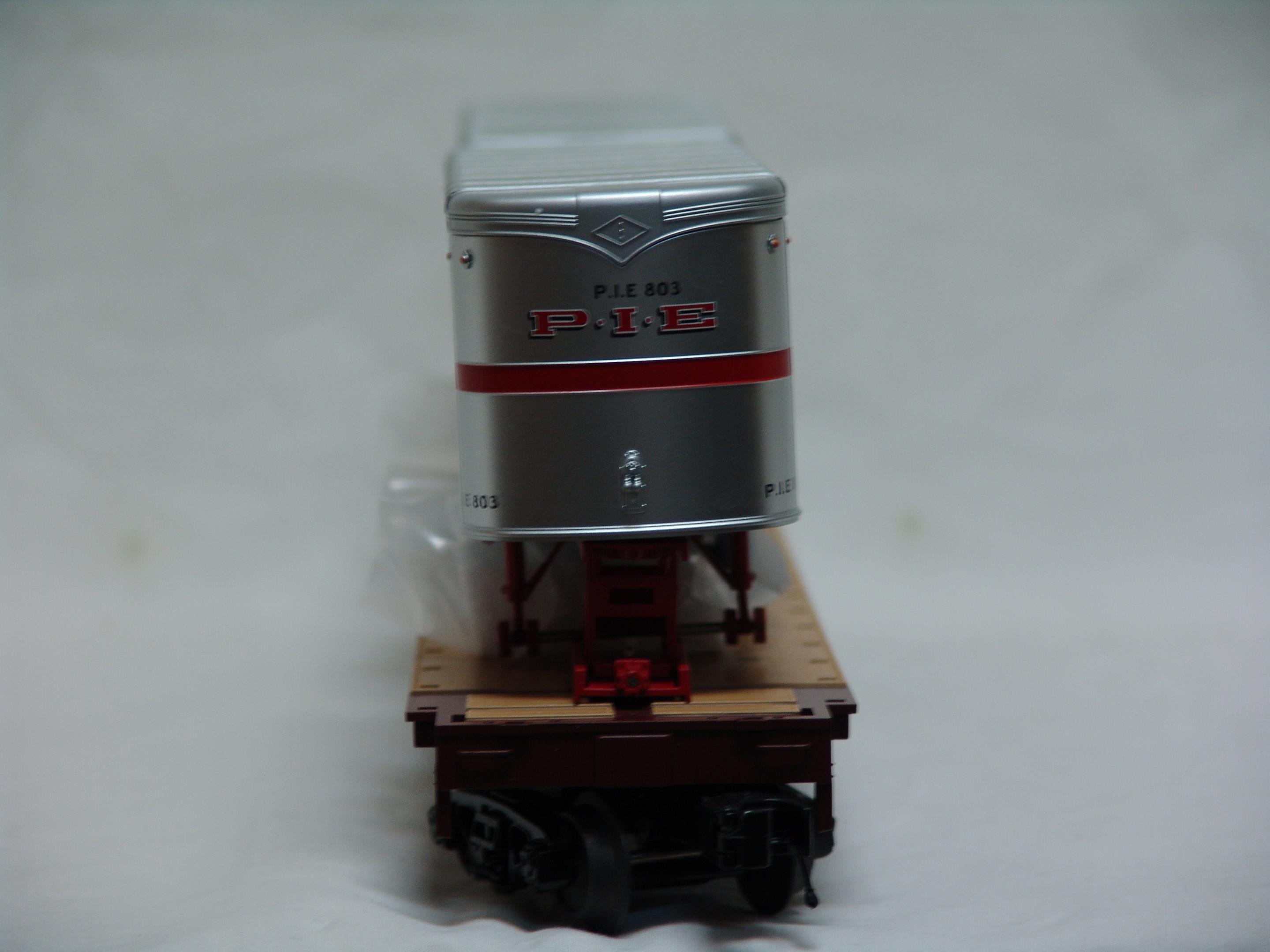 Southern Pacific flatcar #142576 with trailers (used)