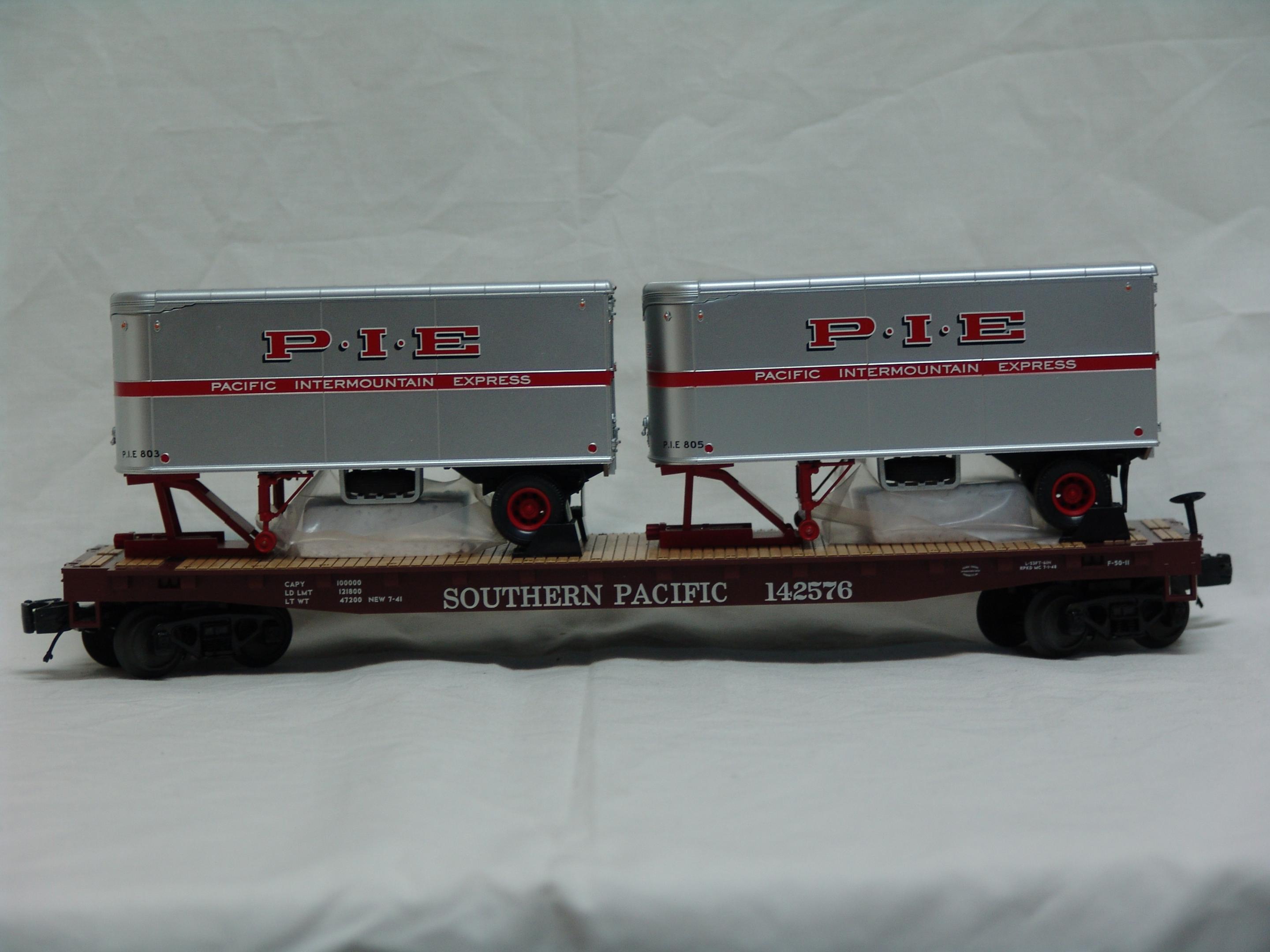 Southern Pacific flatcar #142576 with trailers (used)