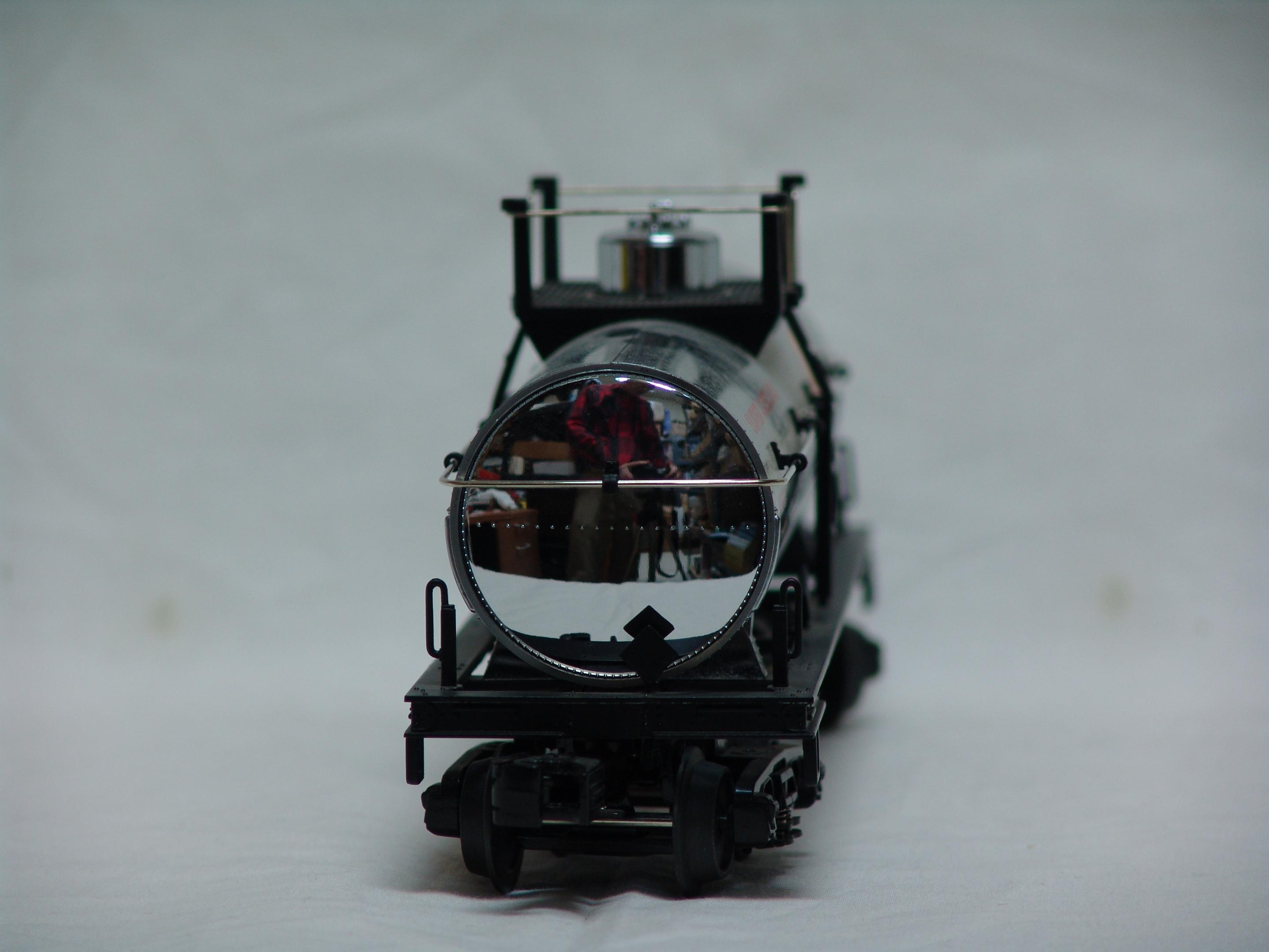 Shell (chrome) tank car #1070 (used)