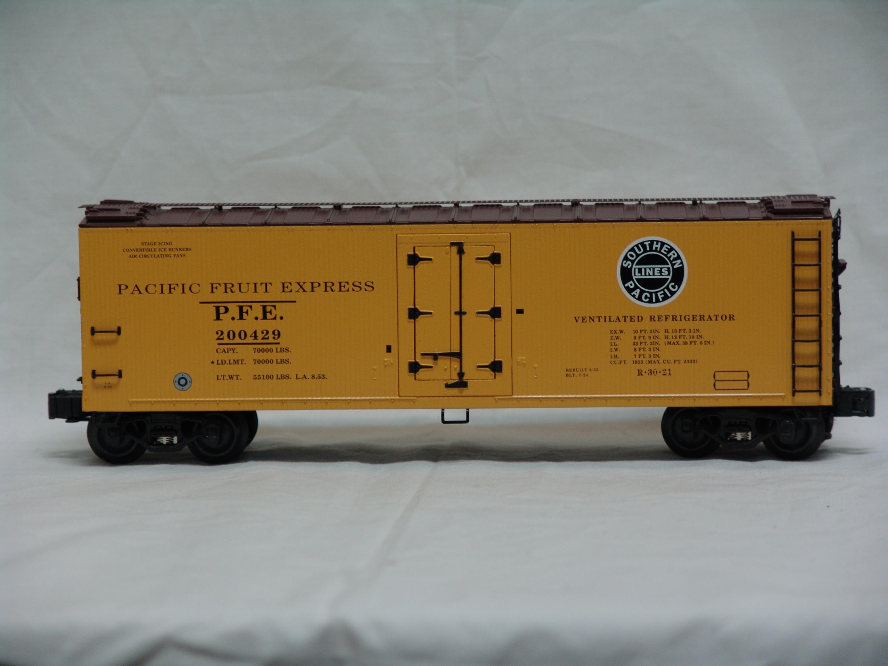 Pacific Fruit Express die cast reefer #200429